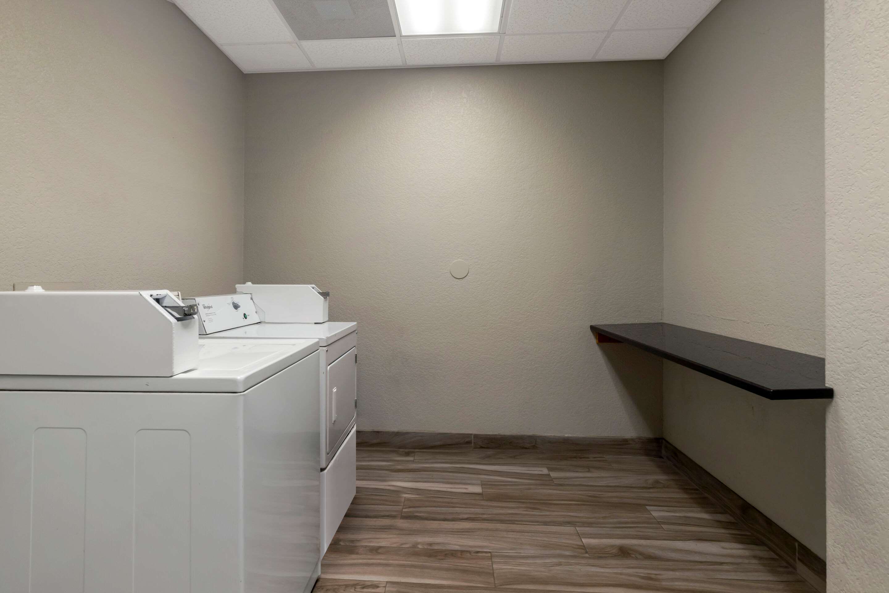 Guest laundry facilities | Comfort Inn & Suites Selma near Randolph AFB