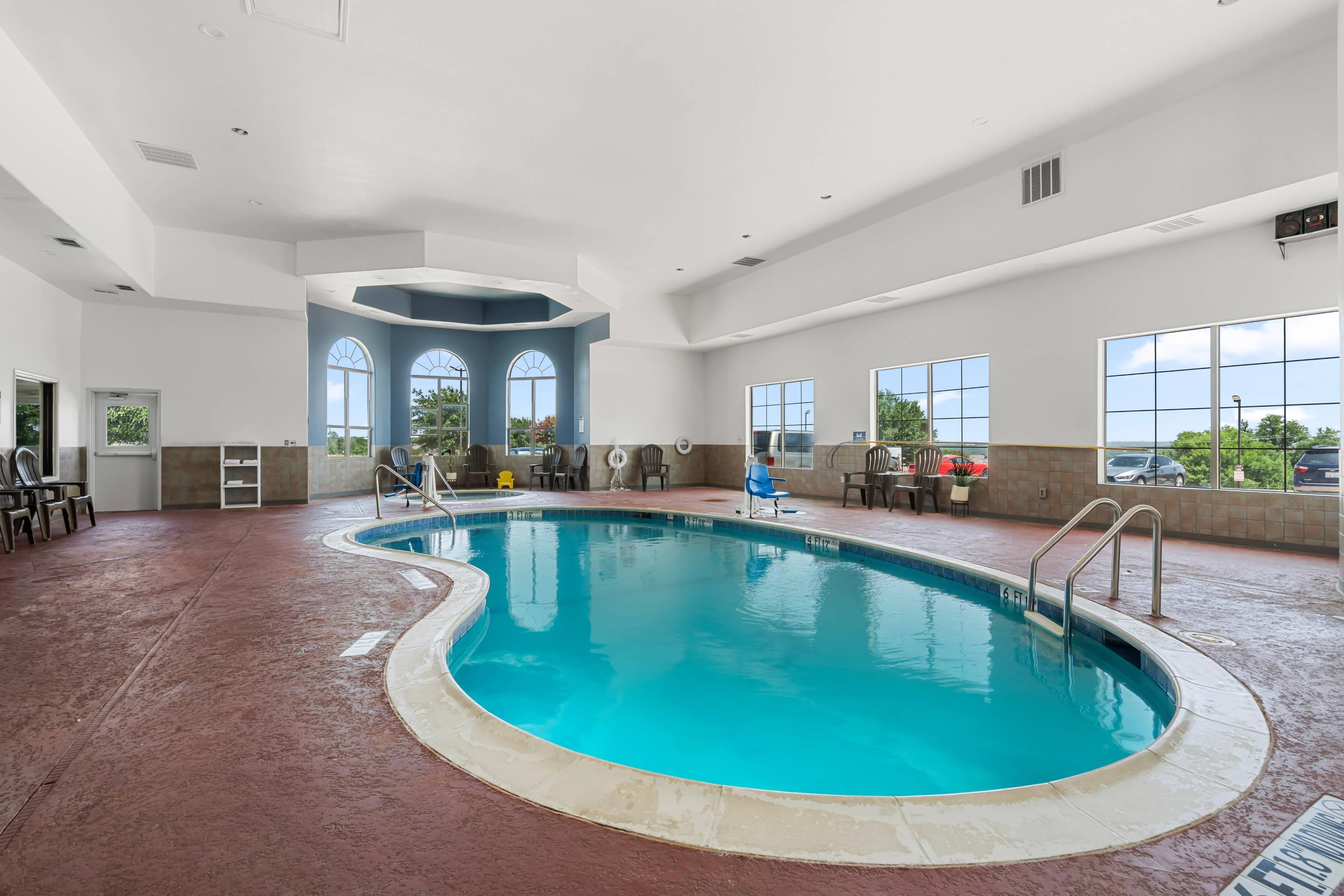 Indoor pool | Comfort Suites Lake Worth