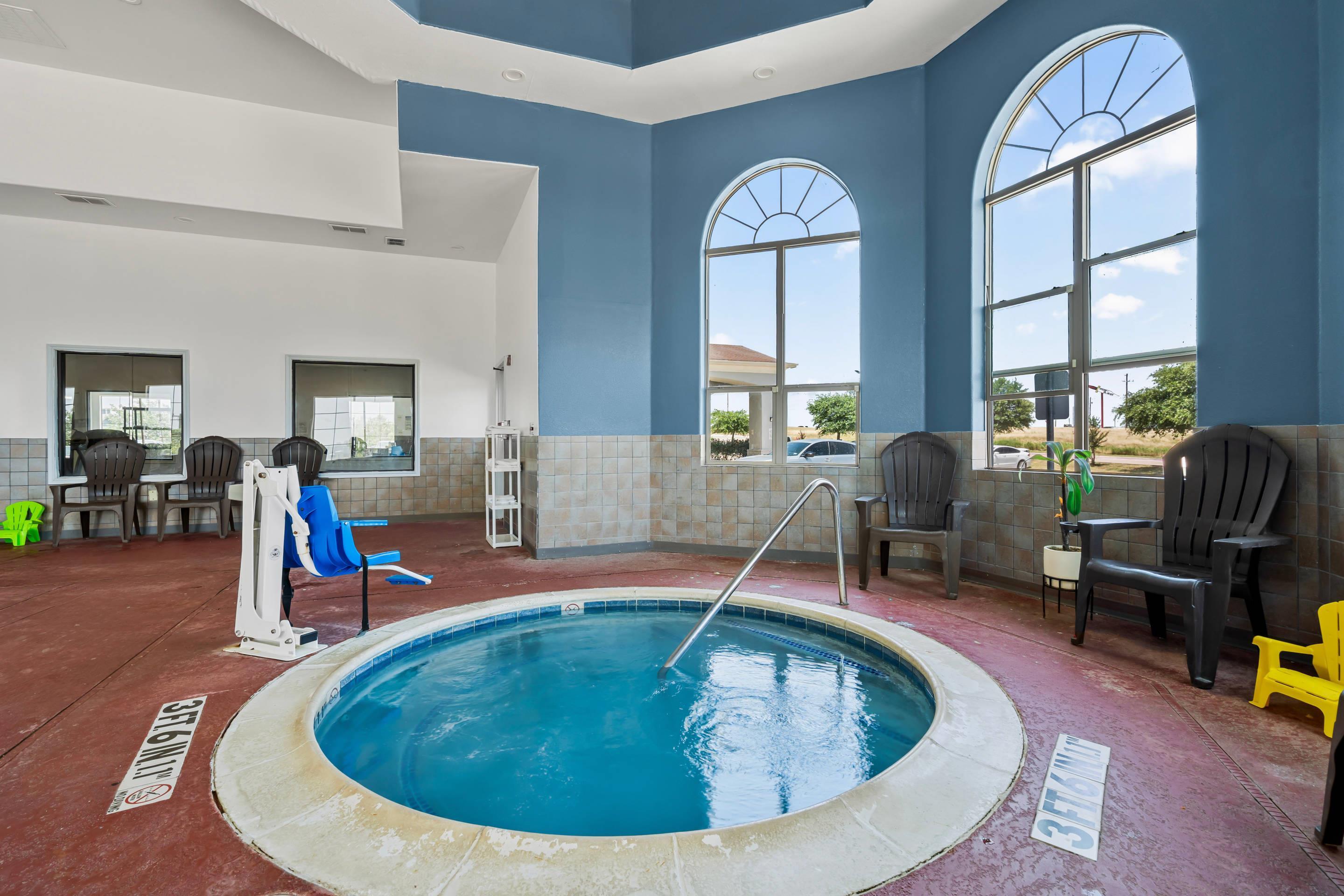 Indoor pool | Comfort Suites Lake Worth
