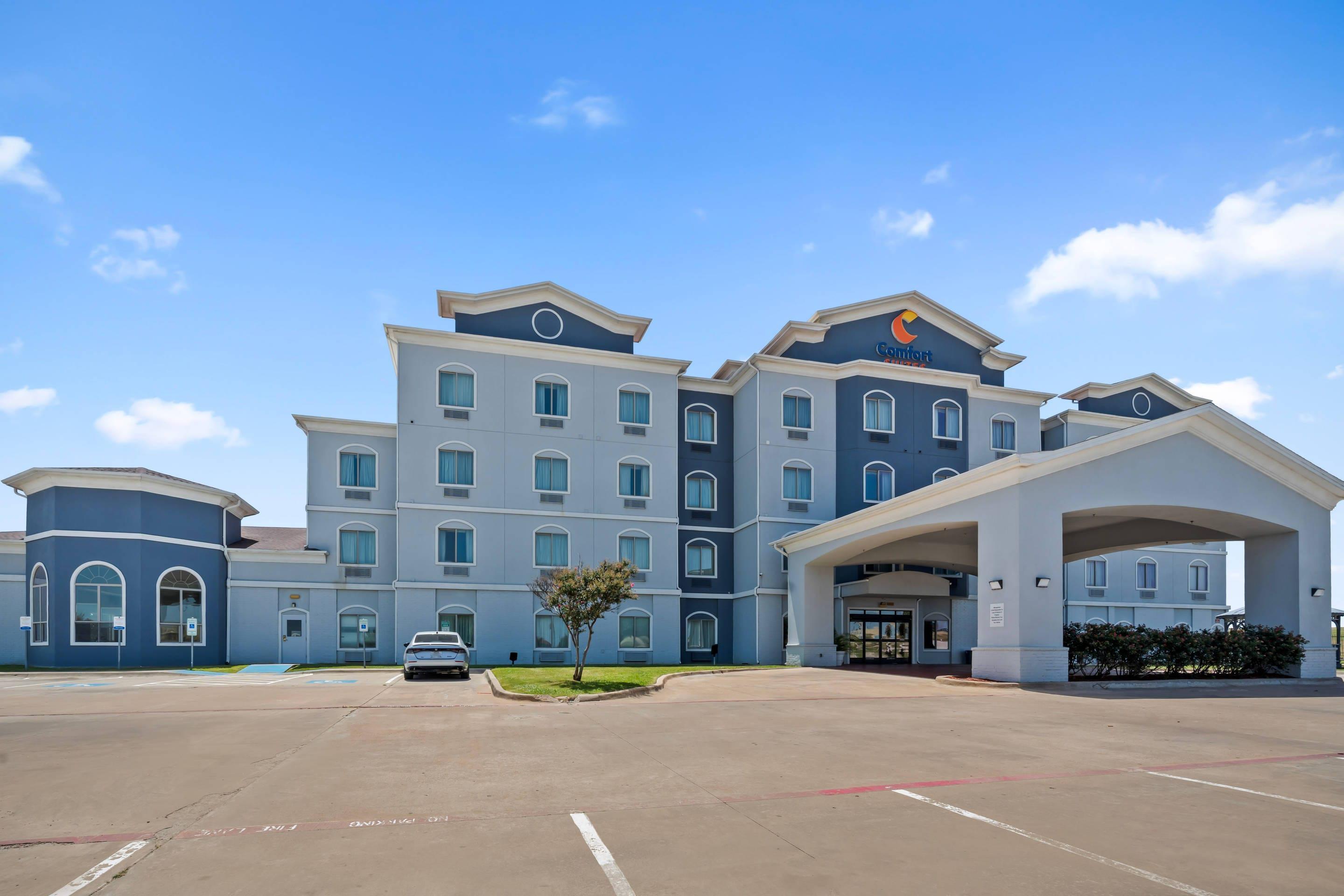 Hotel exterior | Comfort Suites Lake Worth