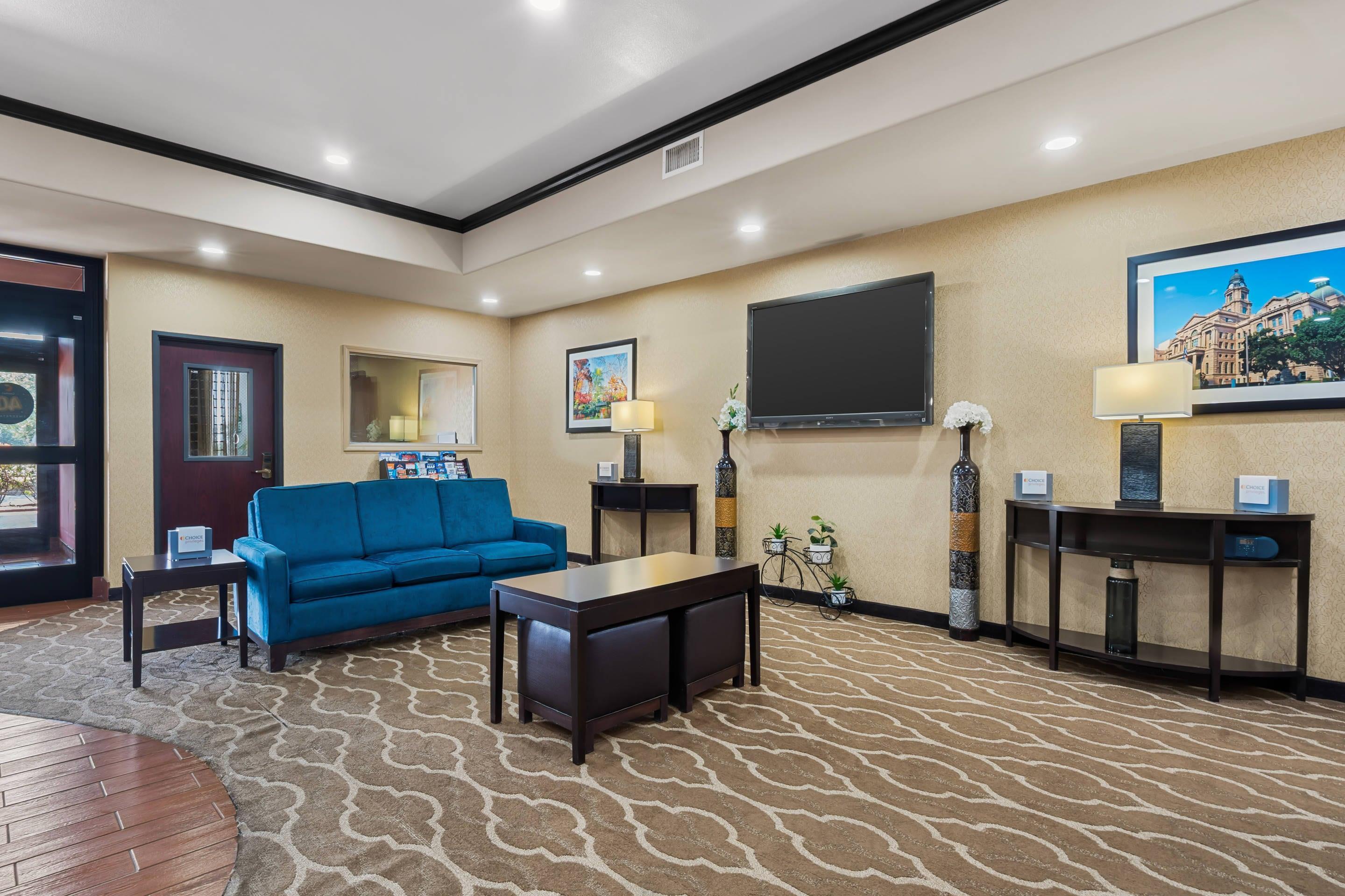Hotel lobby | Comfort Suites Lake Worth