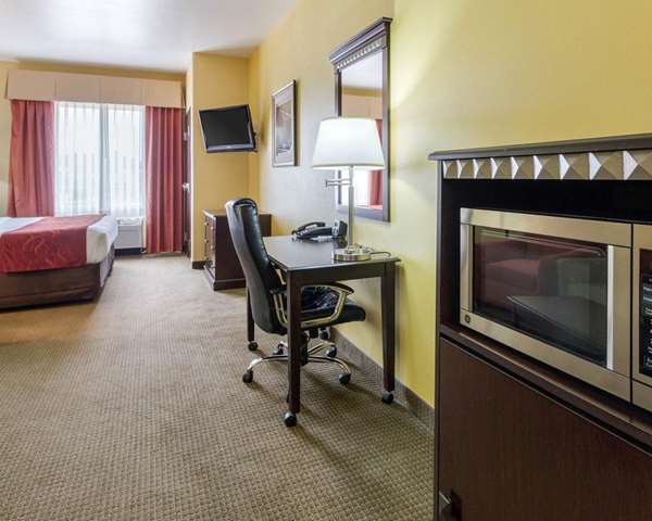  - Comfort Suites Palestine