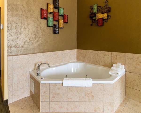  - Comfort Suites Palestine