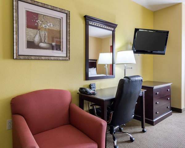 Suite - Comfort Suites Palestine