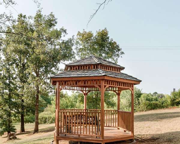  - Comfort Suites Palestine