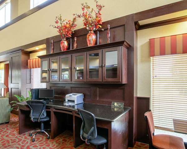 Conference Area - Comfort Suites Palestine