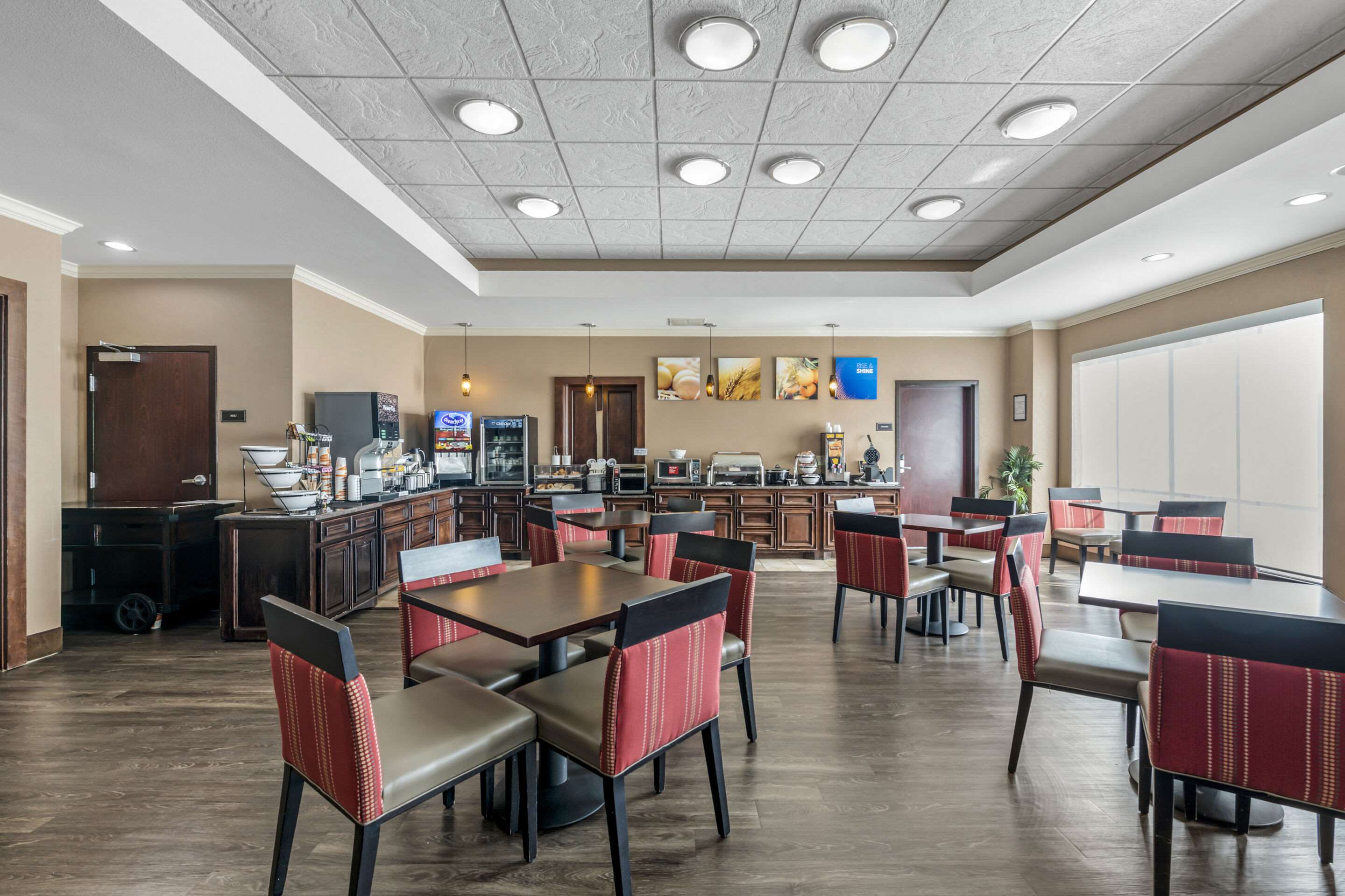 Breakfast area | Comfort Inn & Suites