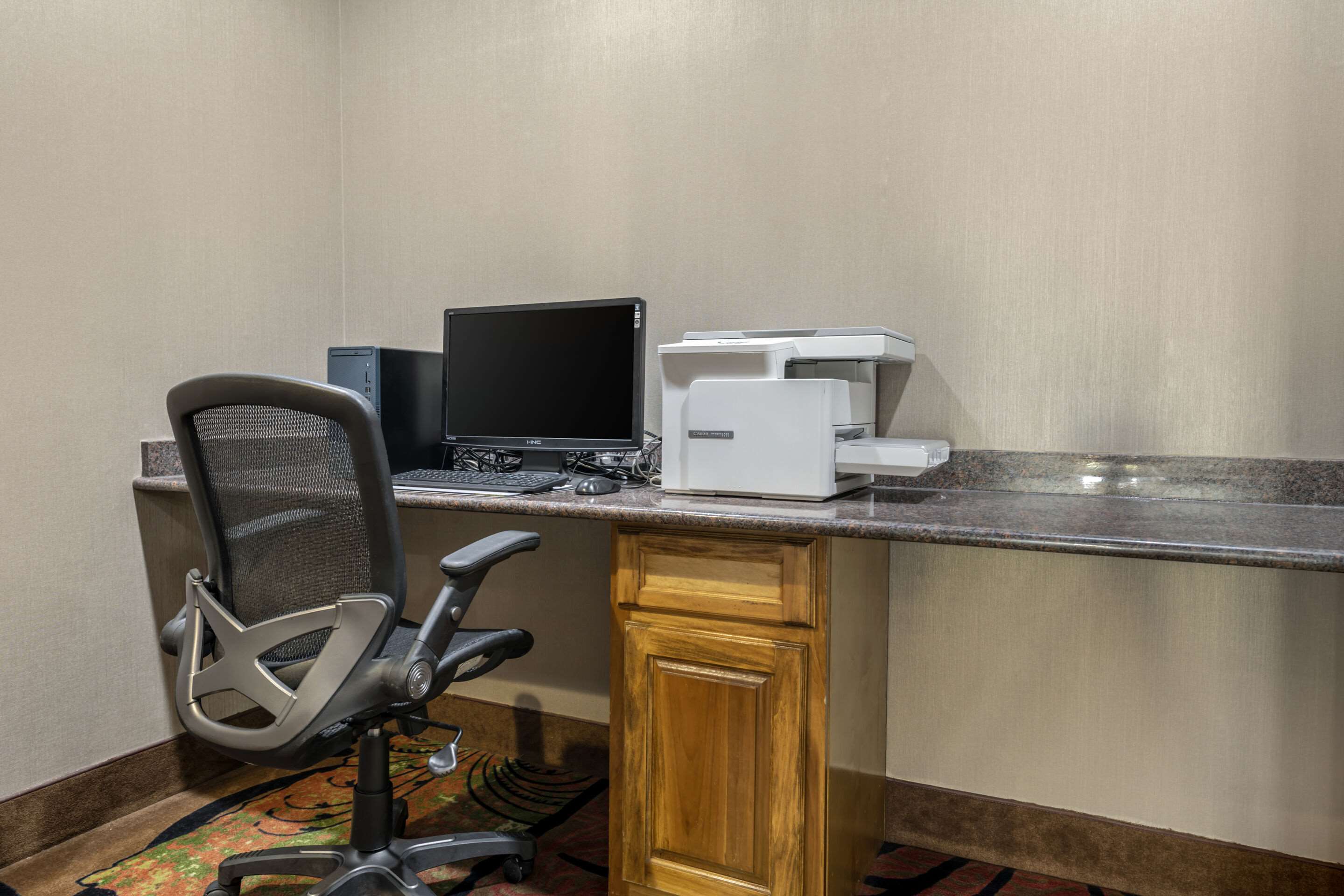 Computer in the lobby | Comfort Inn & Suites