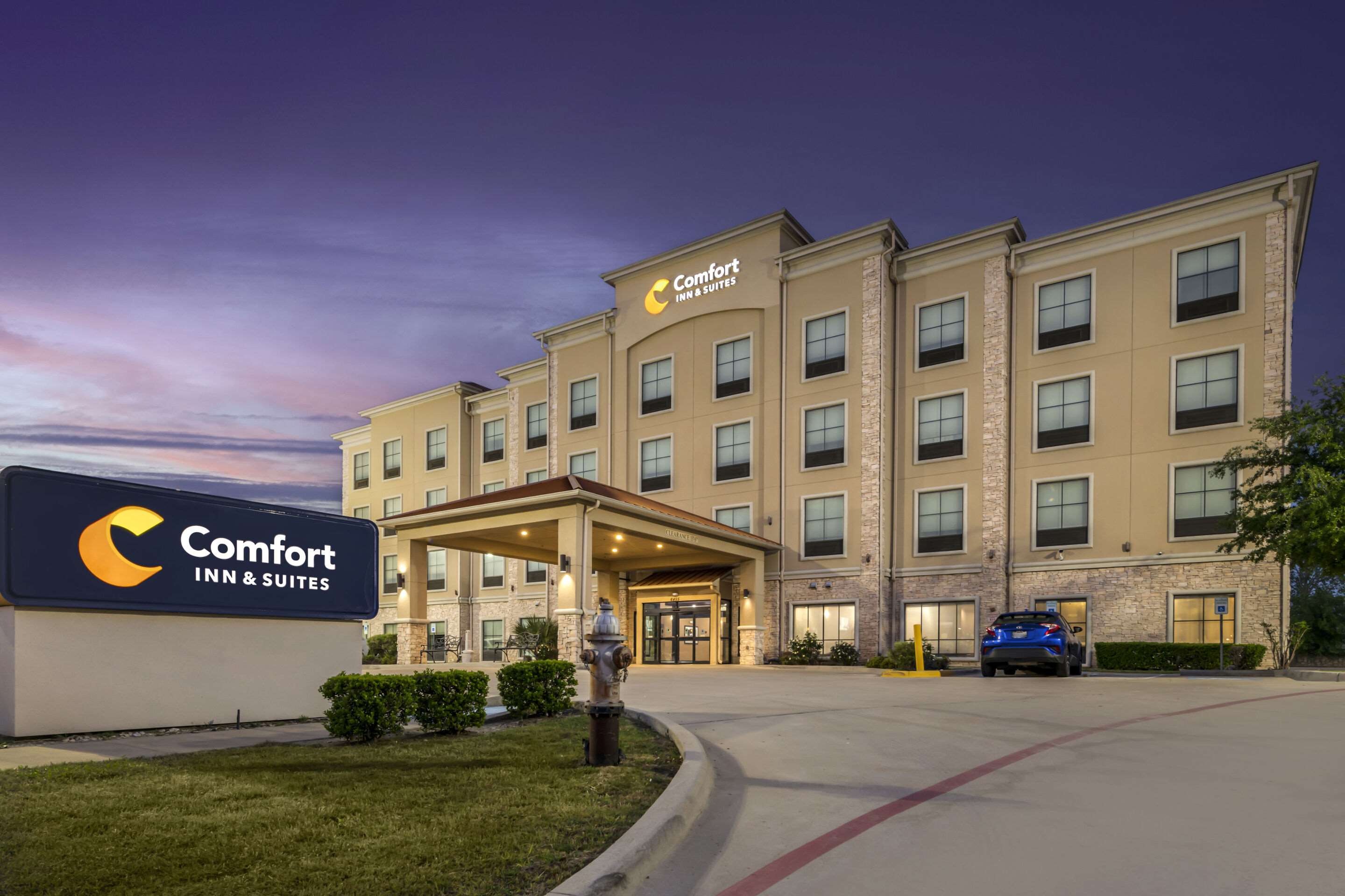 Hotel exterior | Comfort Inn & Suites