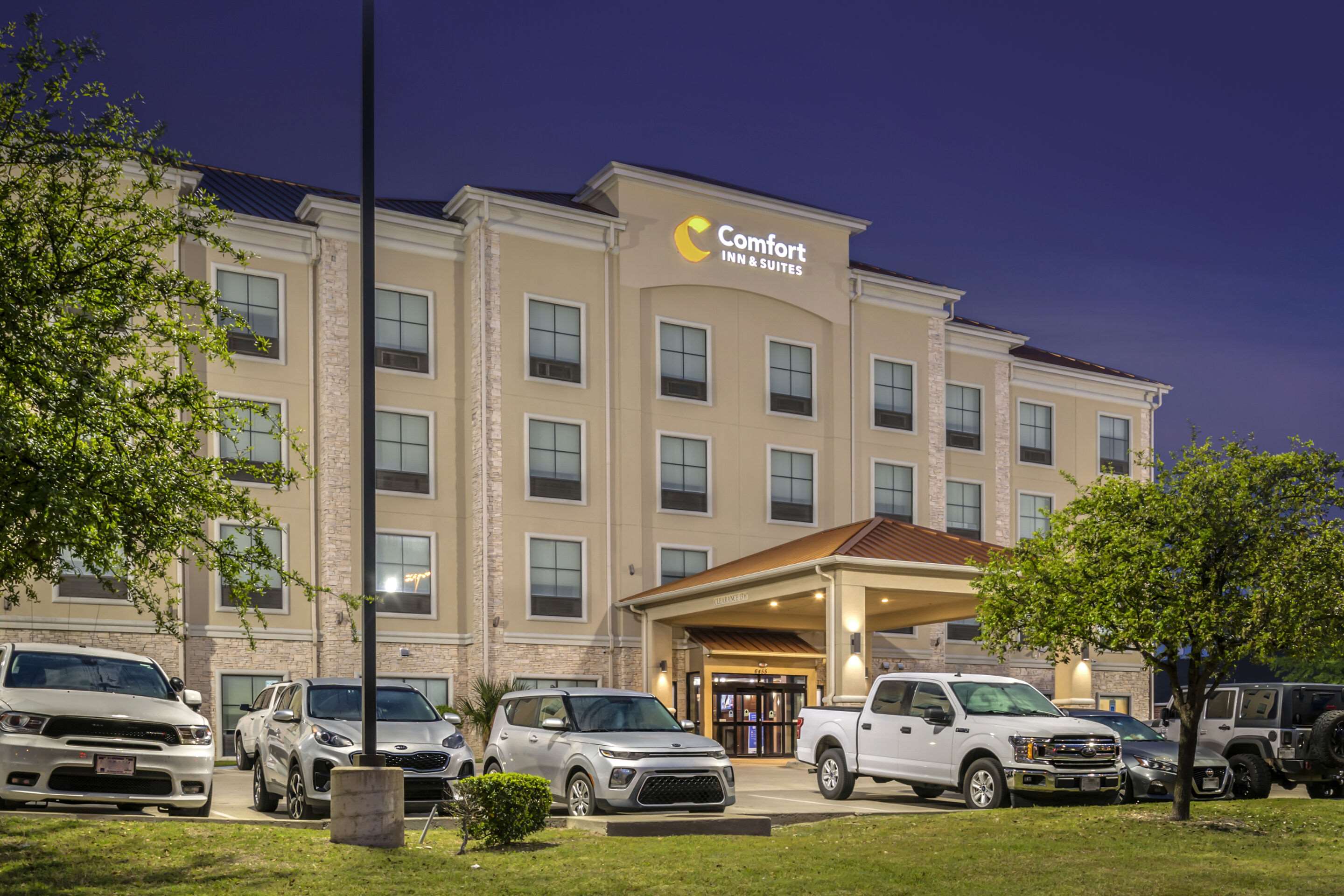 Hotel exterior | Comfort Inn & Suites