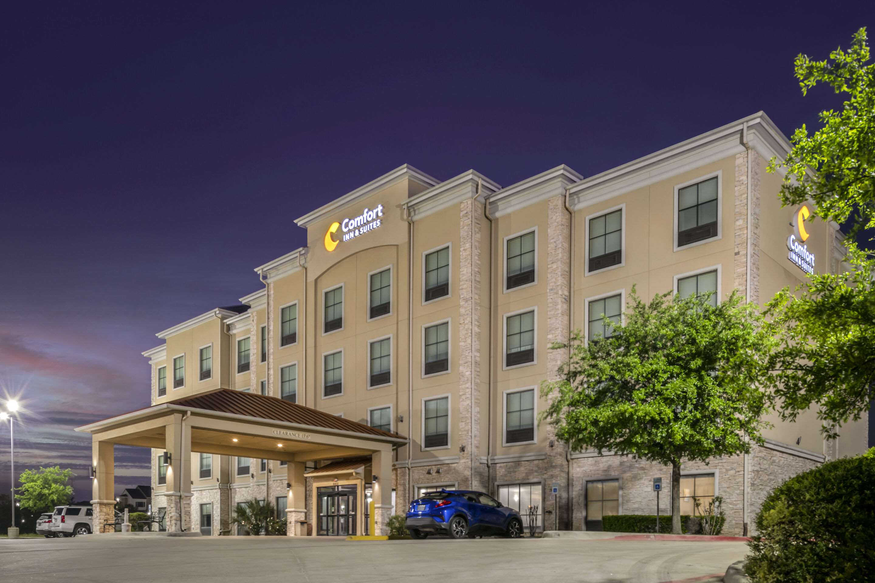 Hotel exterior | Comfort Inn & Suites