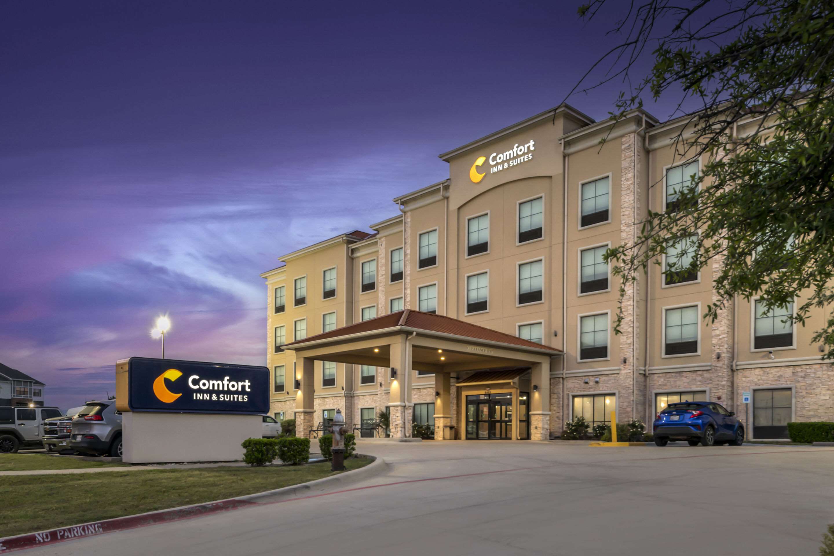 Hotel exterior | Comfort Inn & Suites