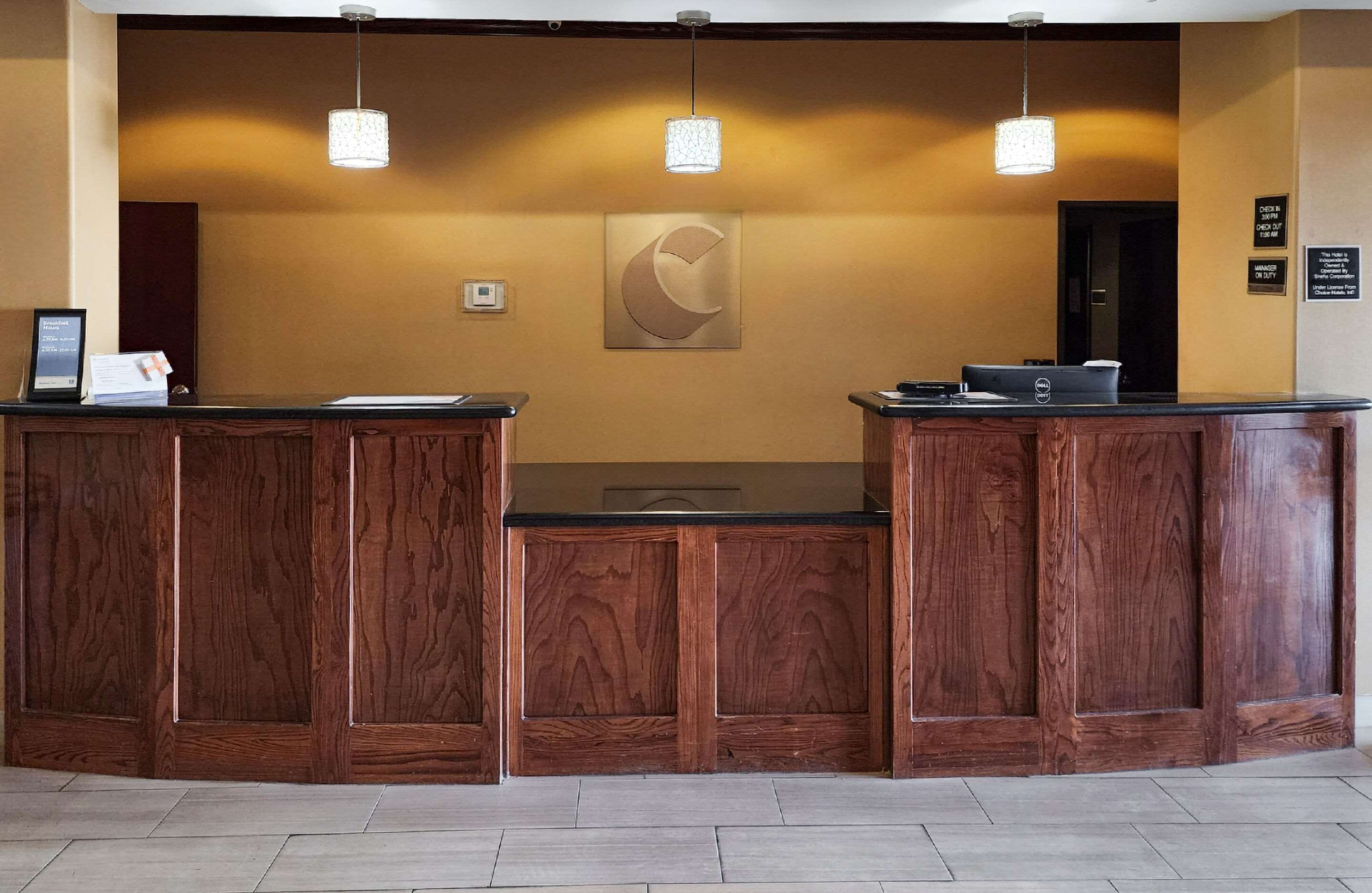 Front desk | Comfort Inn & Suites