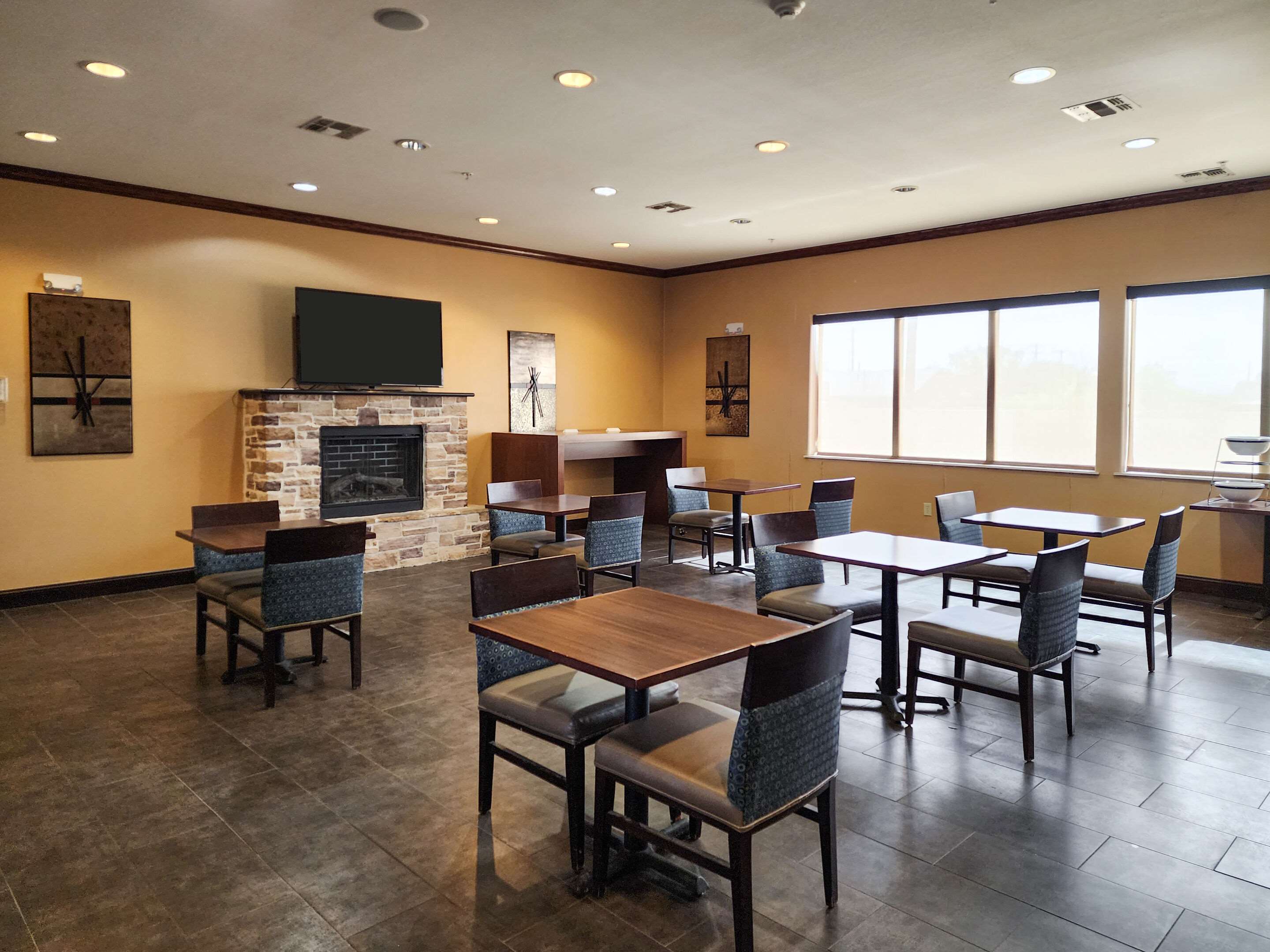 Breakfast area | Comfort Inn & Suites