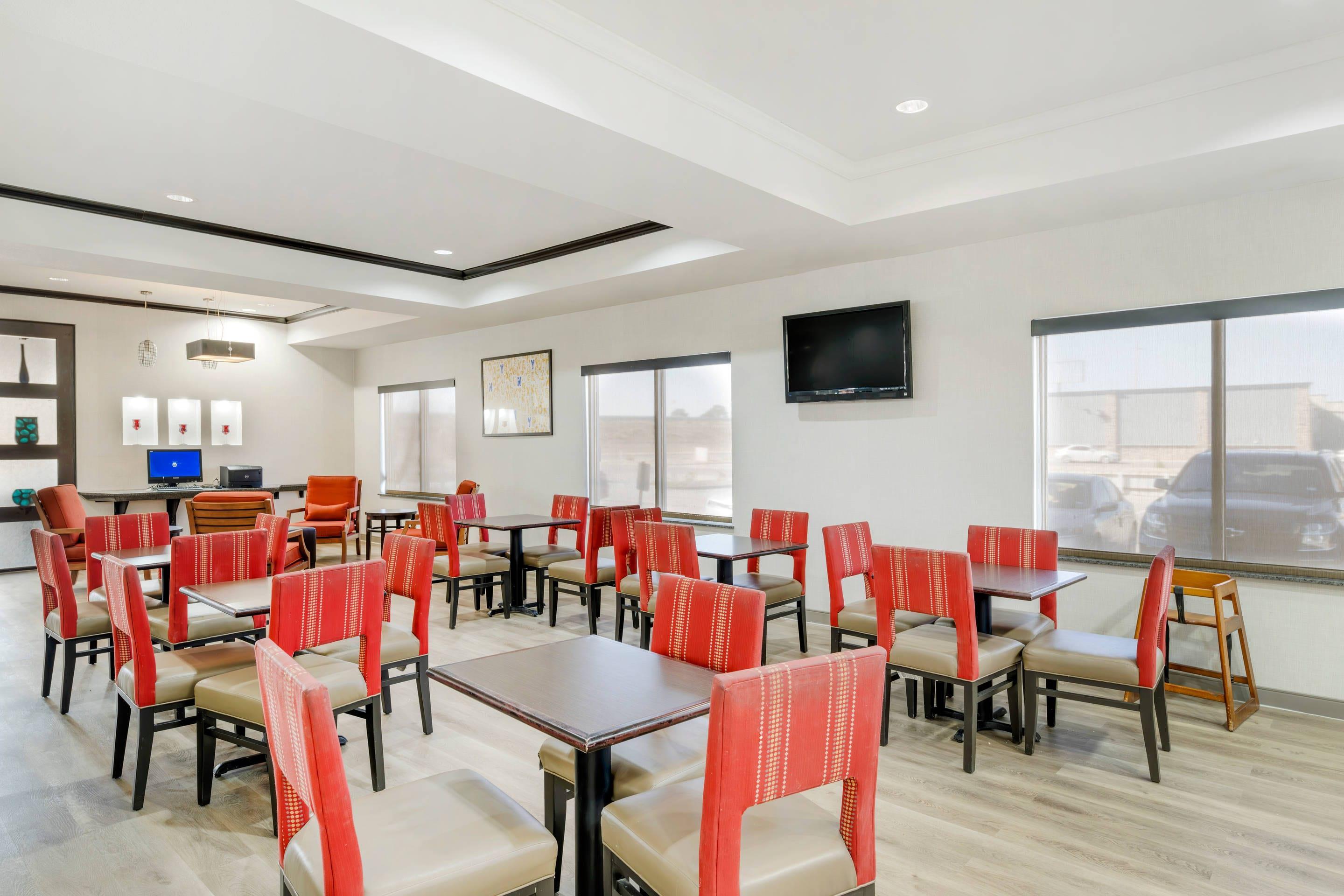 Breakfast area | Comfort Suites Pecos