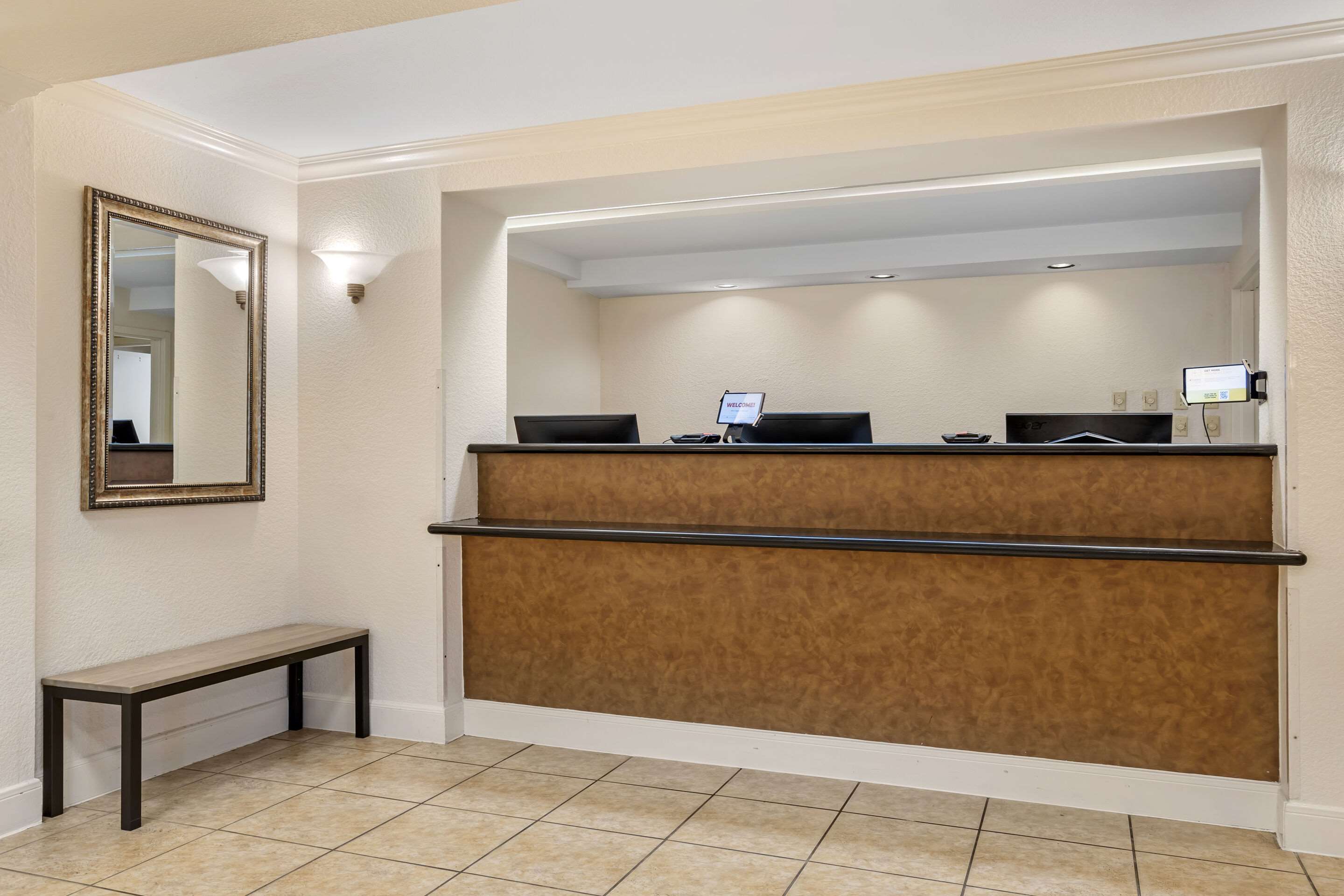 Hotel lobby | Quality Inn & Suites NRG Park - Medical Center
