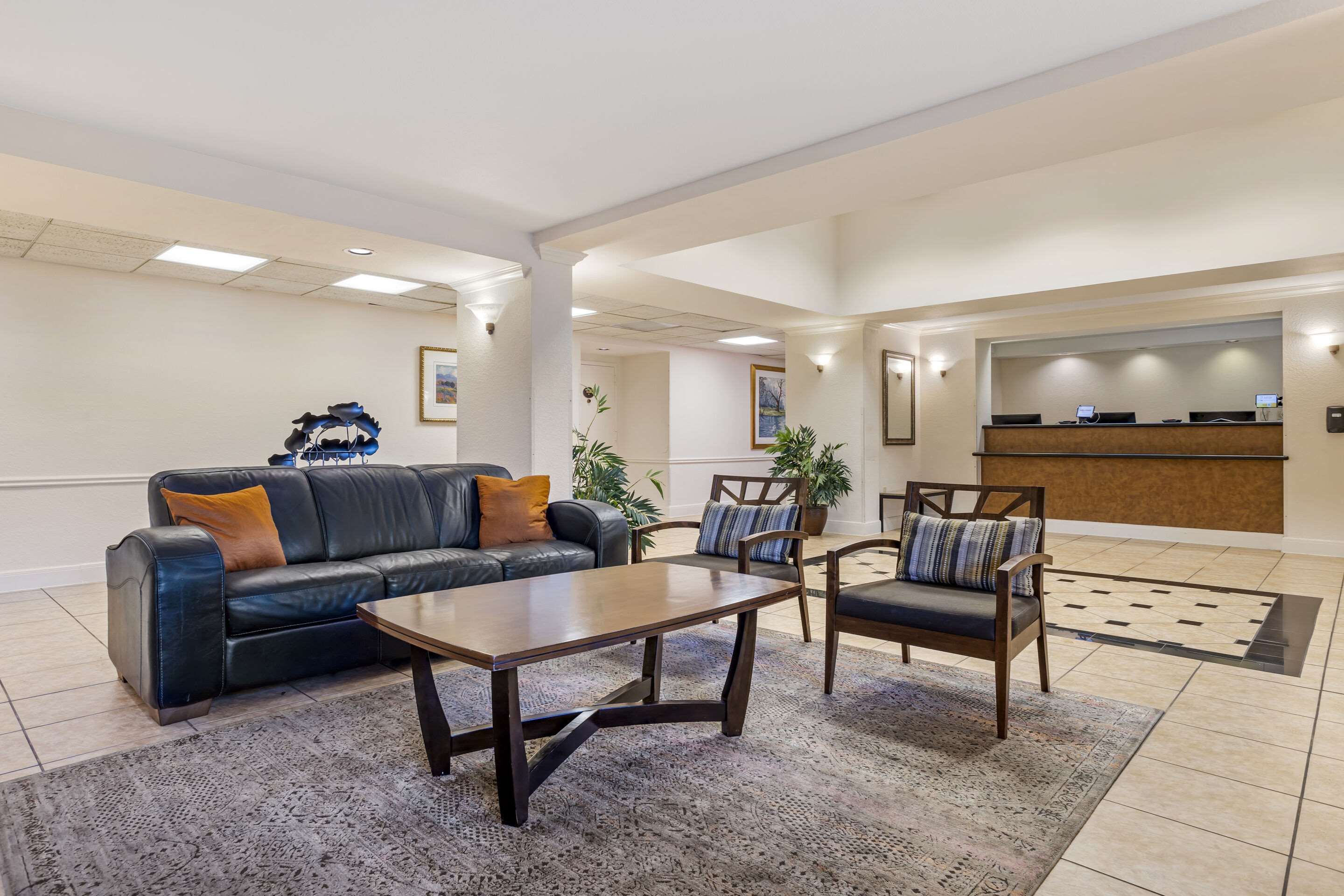 Hotel lobby | Quality Inn & Suites NRG Park - Medical Center