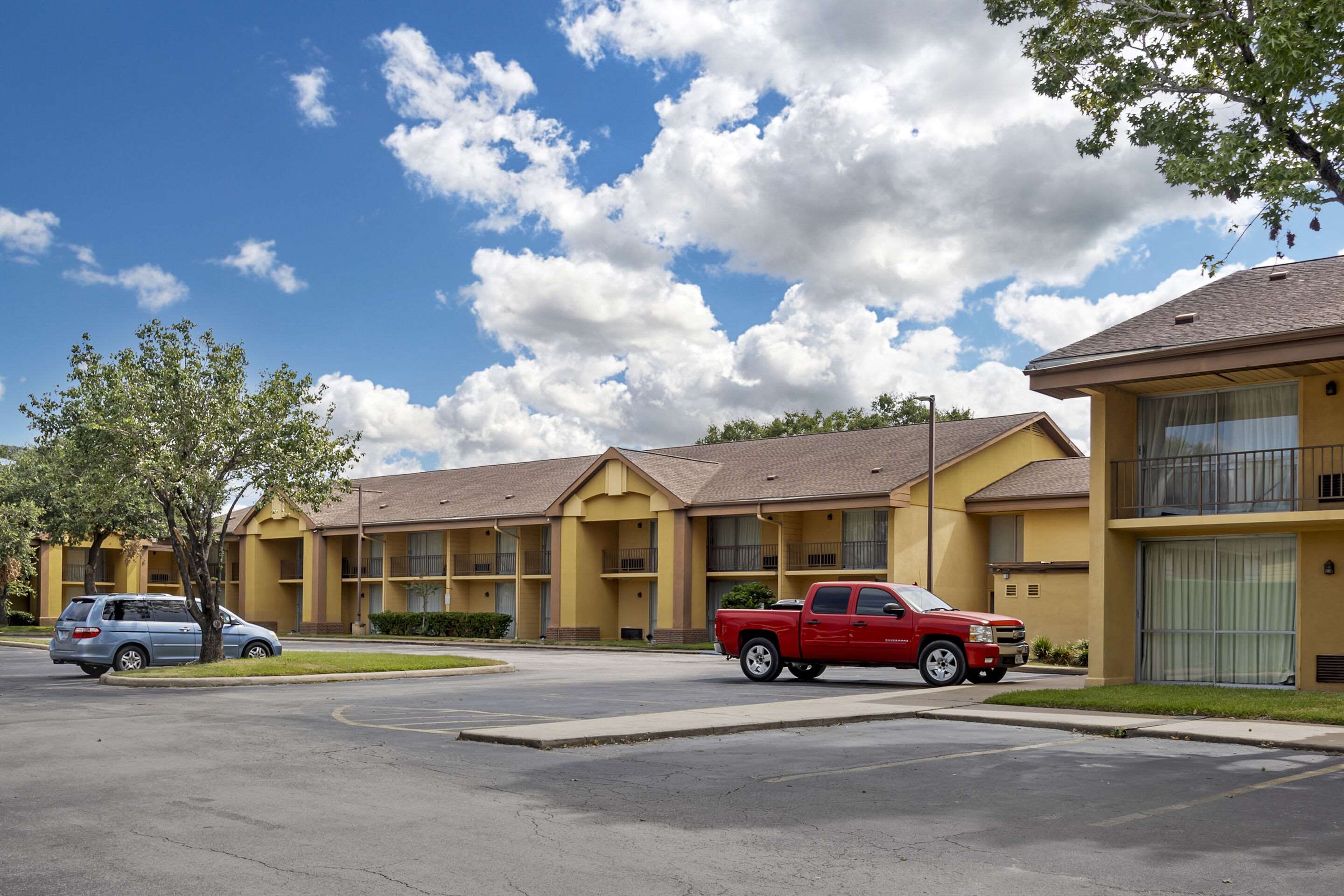 Hotel exterior | Quality Inn & Suites NRG Park - Medical Center