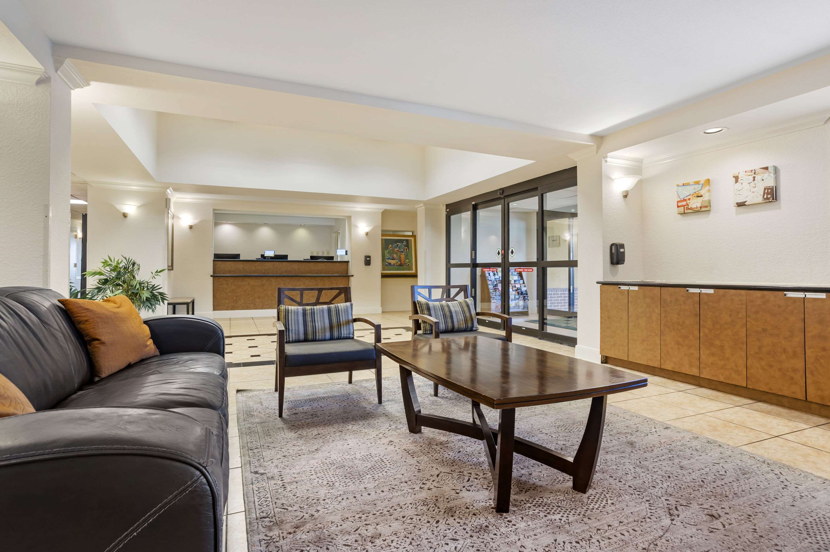 Hotel lobby | Quality Inn & Suites NRG Park - Medical Center