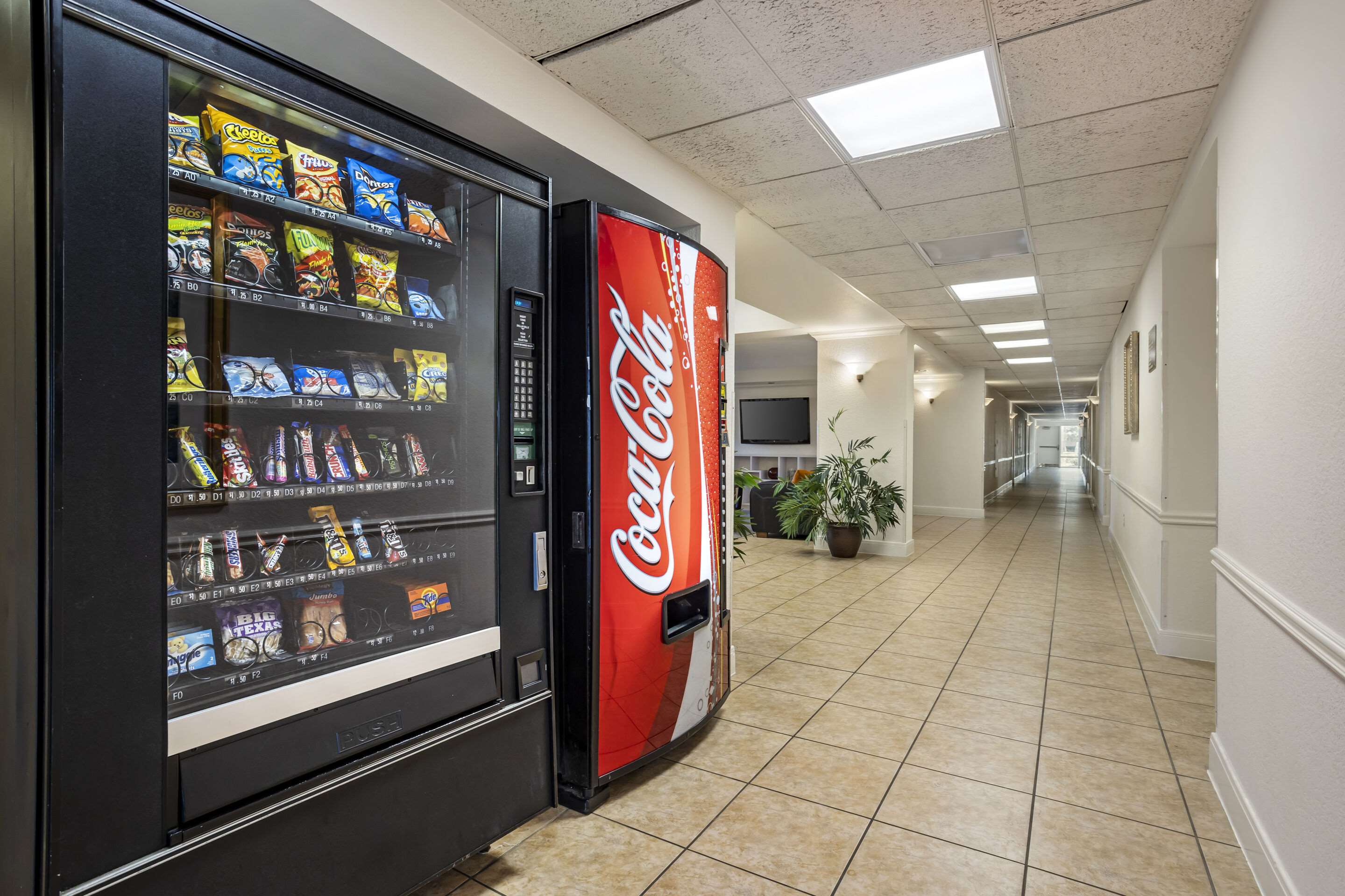 Hotel vending area | Quality Inn & Suites NRG Park - Medical Center