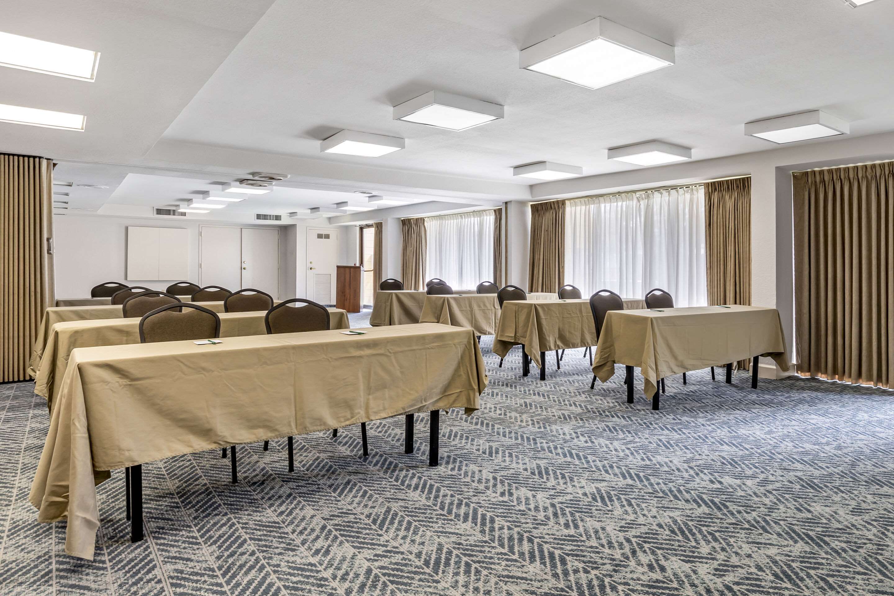 Meeting room | Quality Inn & Suites NRG Park - Medical Center