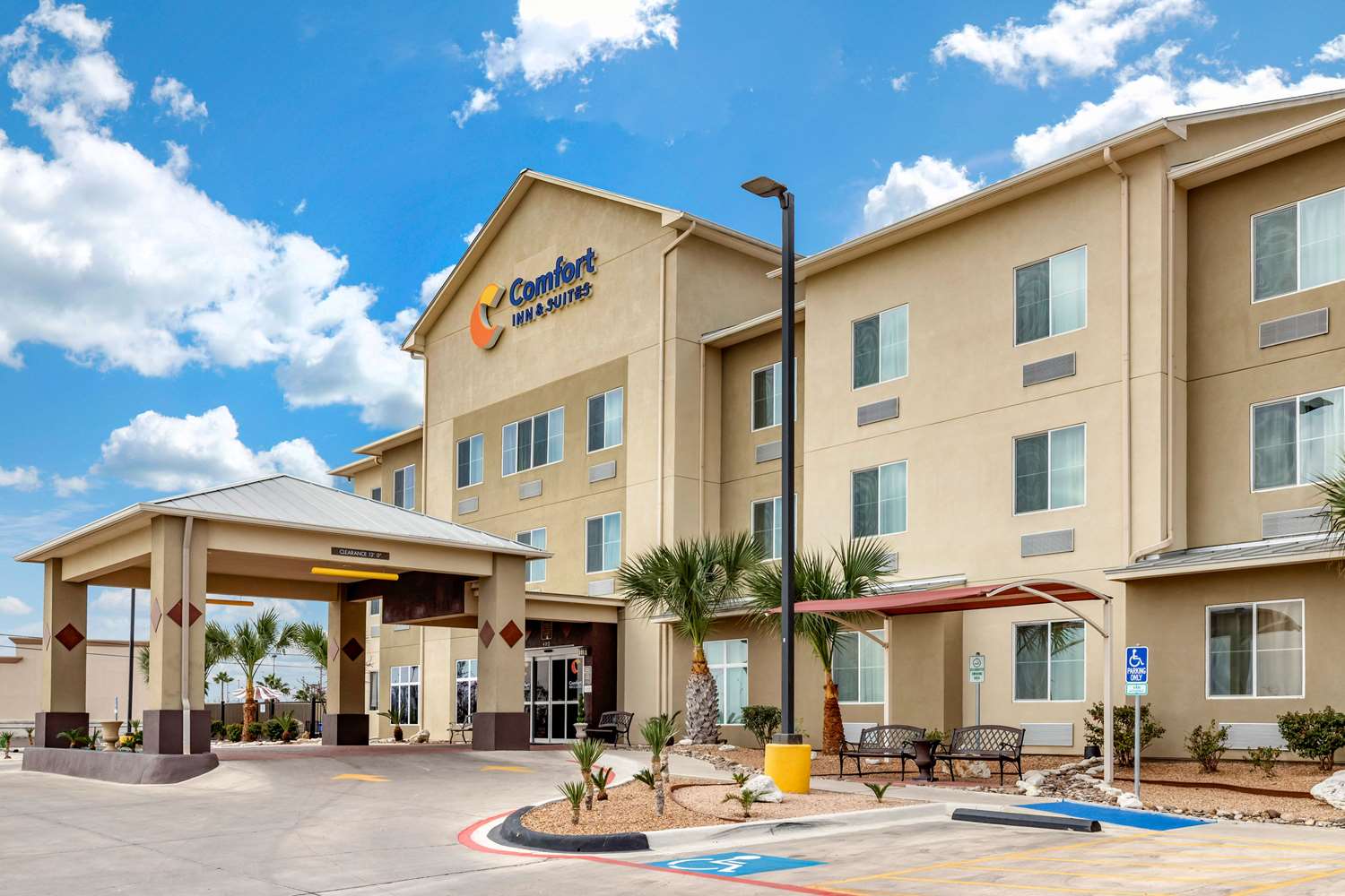 Comfort Inn & Suites