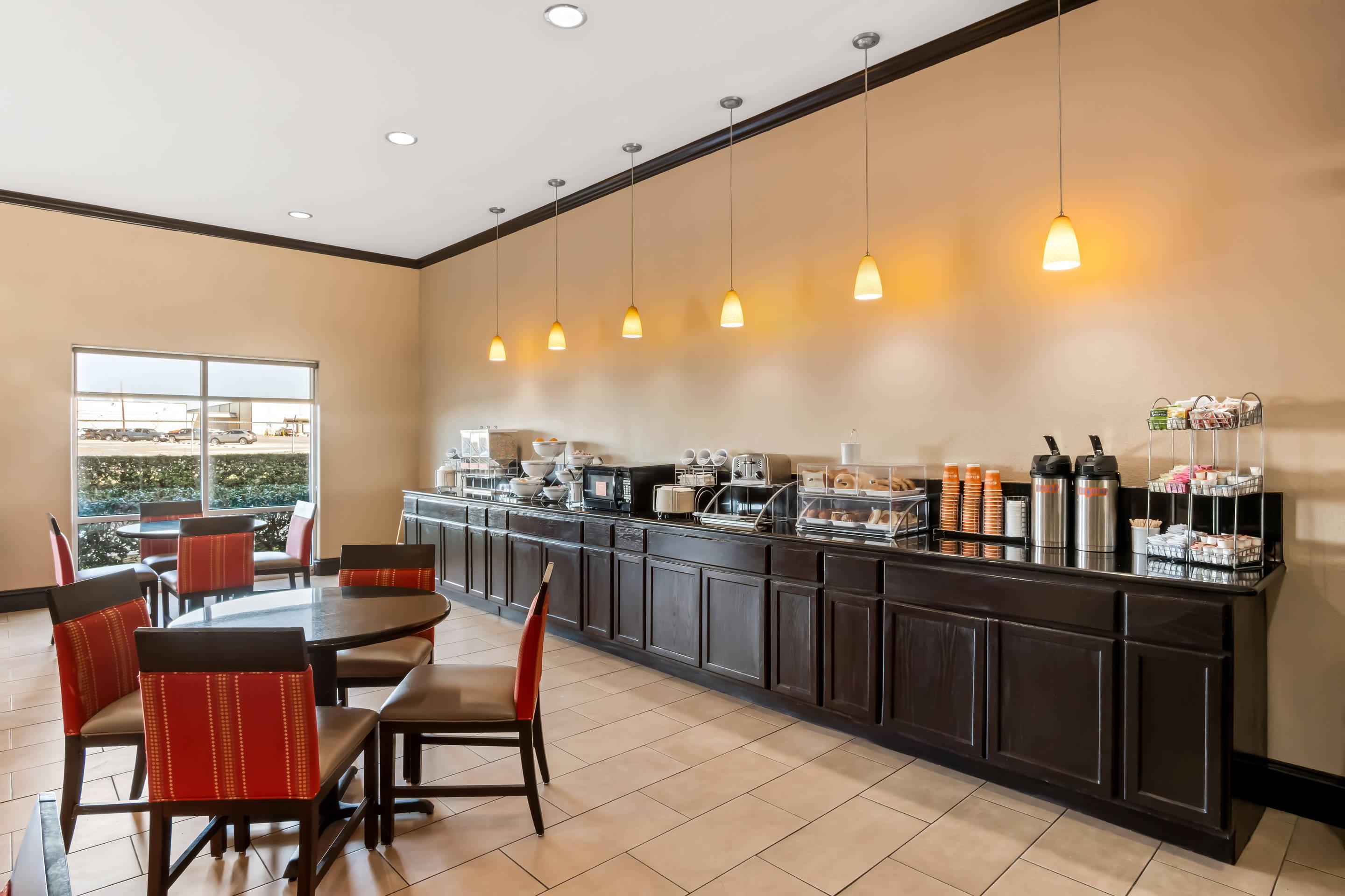 Breakfast area | Comfort Suites Waxahachie - Dallas