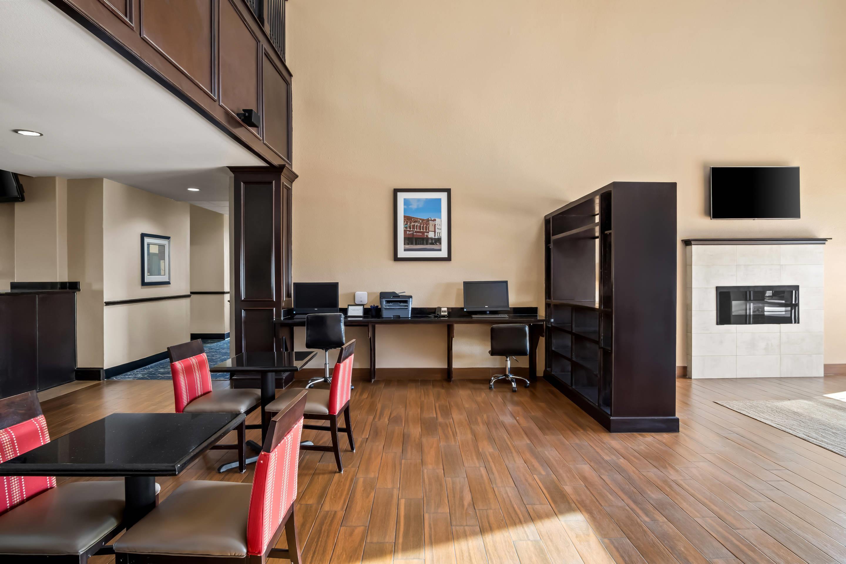 Computer in the lobby | Comfort Suites Waxahachie - Dallas