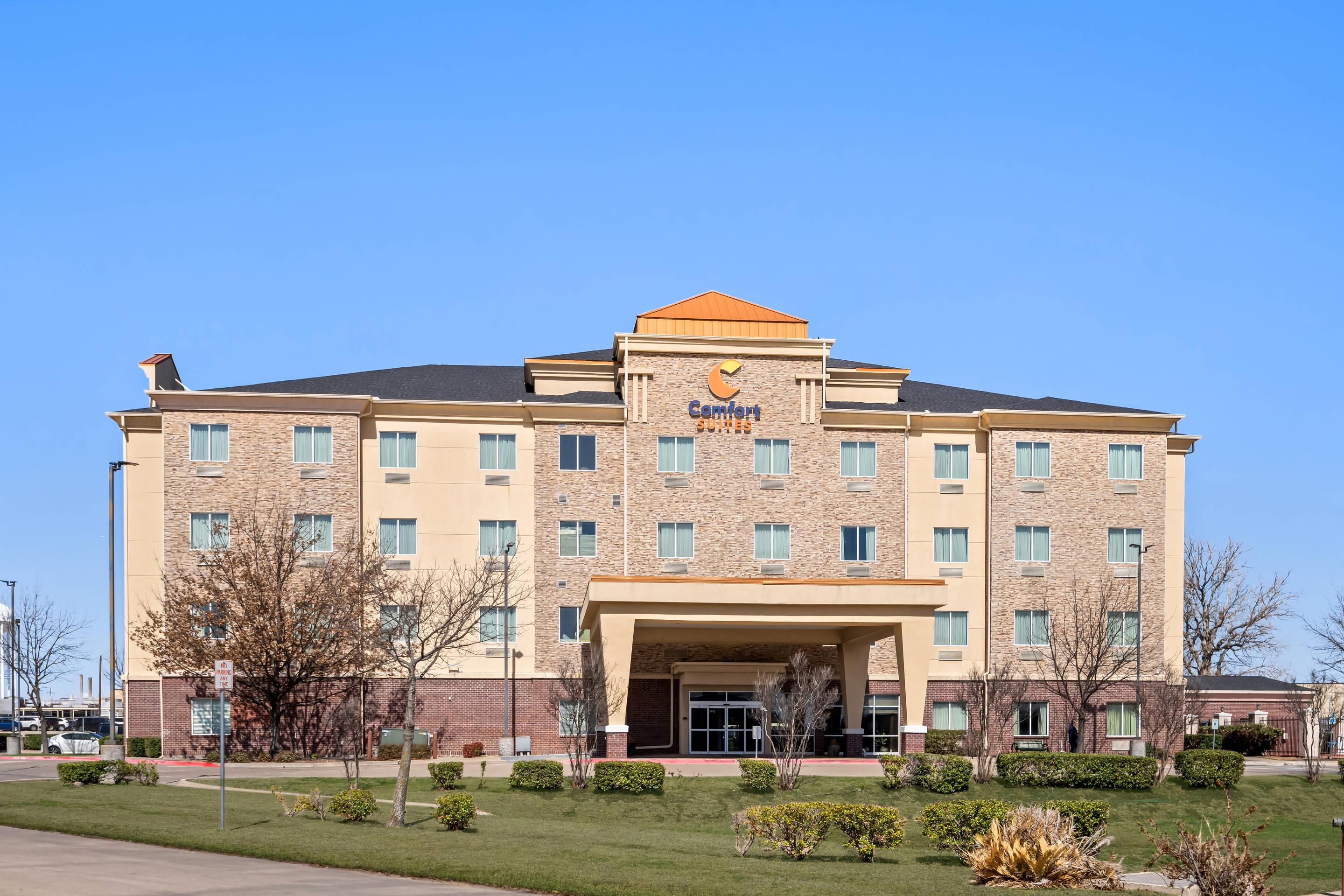 Hotel Entrance | Comfort Suites Waxahachie - Dallas