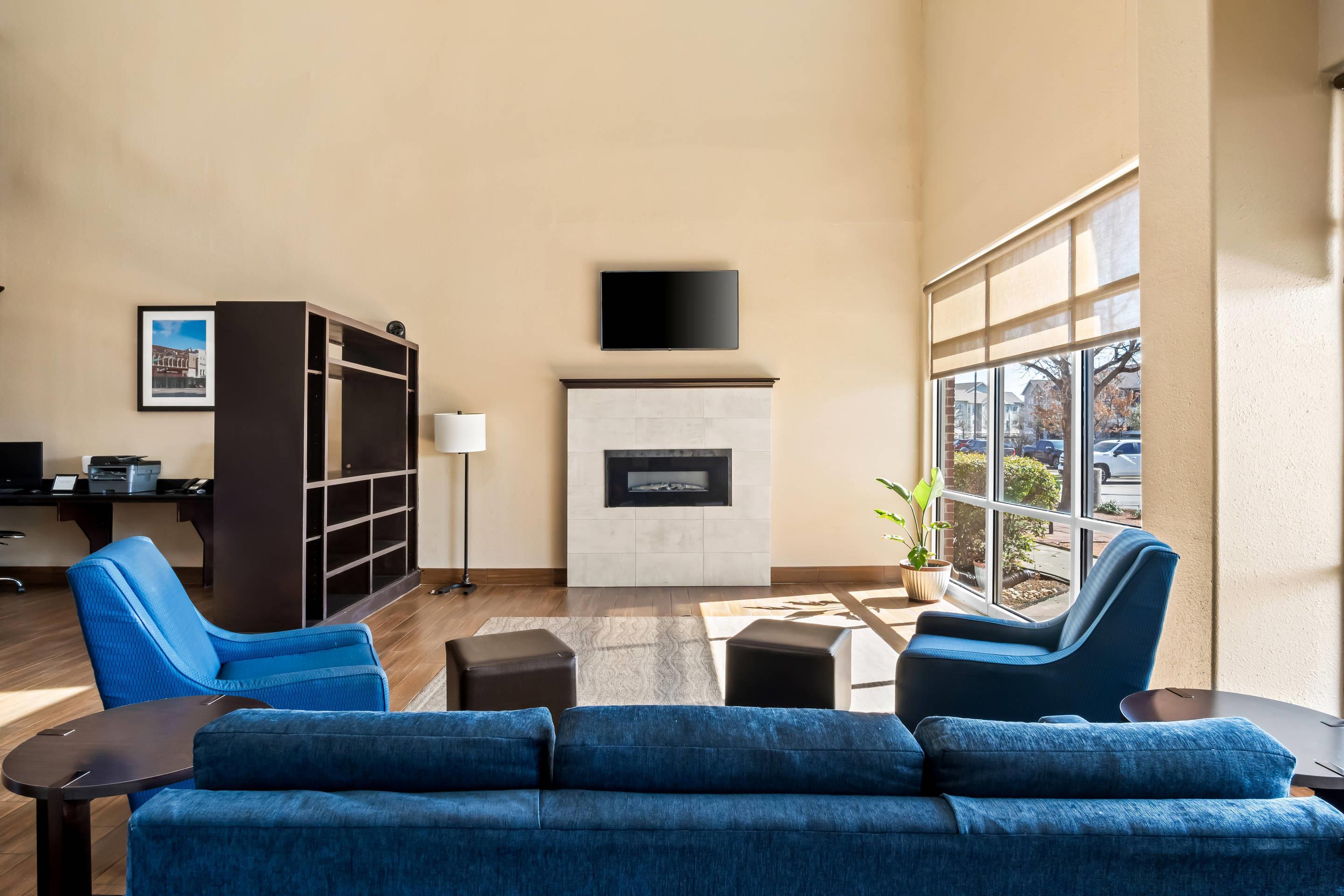 Spacious lobby with sitting area | Comfort Suites Waxahachie - Dallas