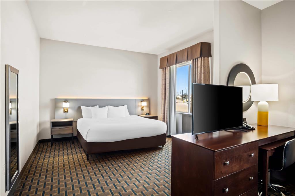 COMFORT SUITES WAXAHACHIE - DALLAS-guestroom-Guest Room,Suite,On-Site.jpg