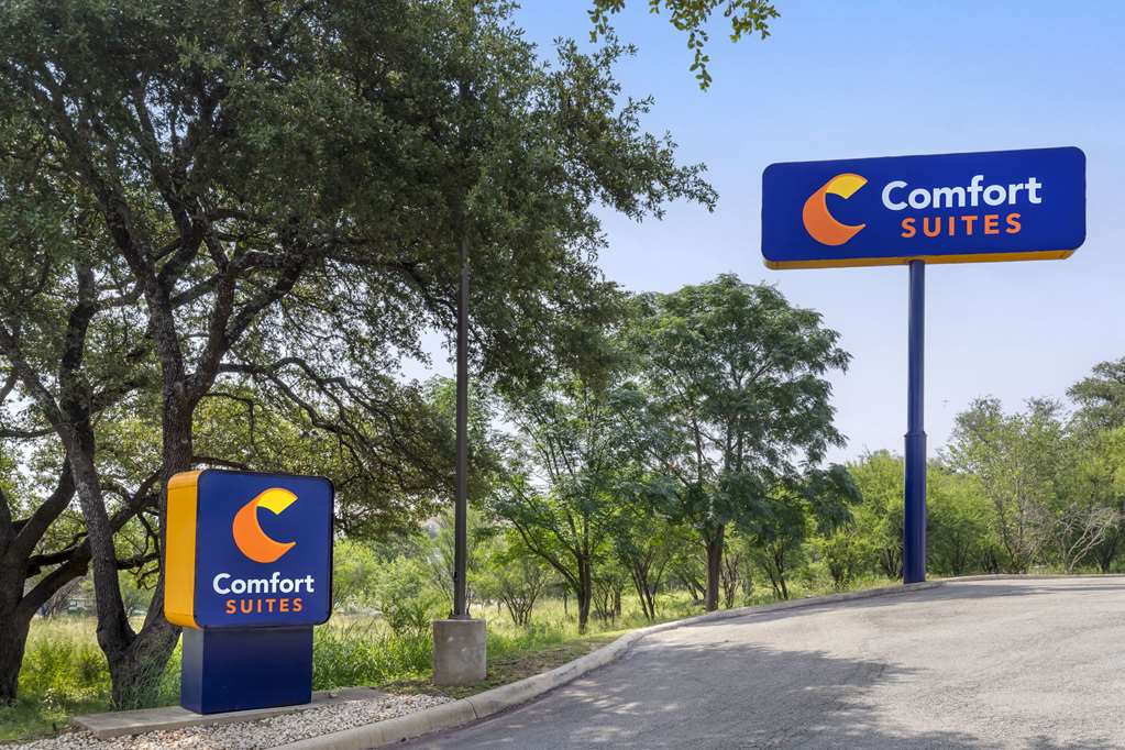 Comfort Suites NW Near Six Flags