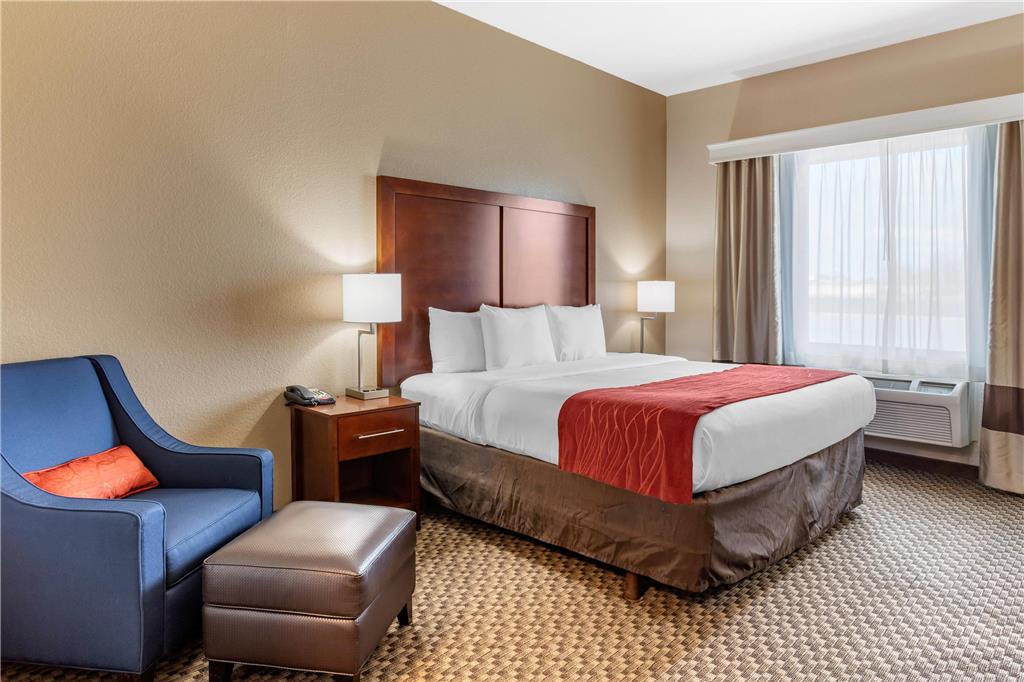 COMFORT INN AND SUITES NAVASOTA-guestroom-Guest Room,On-Site.jpg