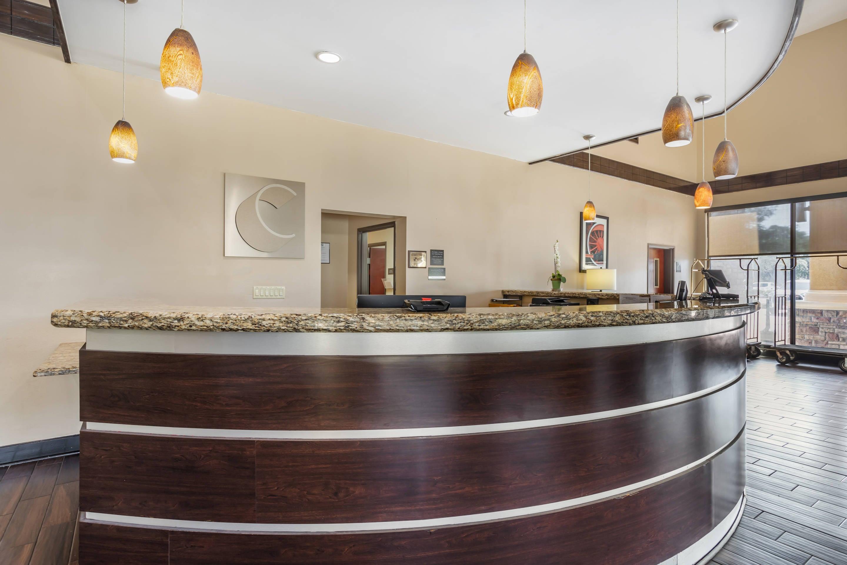 Front desk | Comfort Suites Old Town Spring