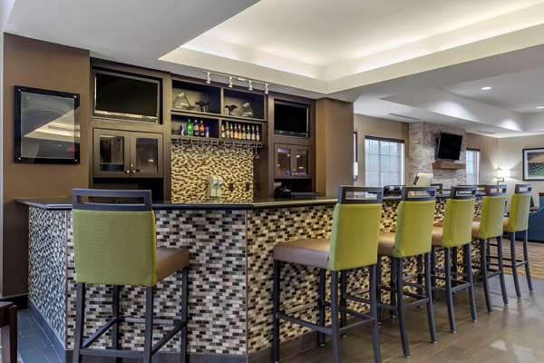 Bar - Comfort Suites Buda