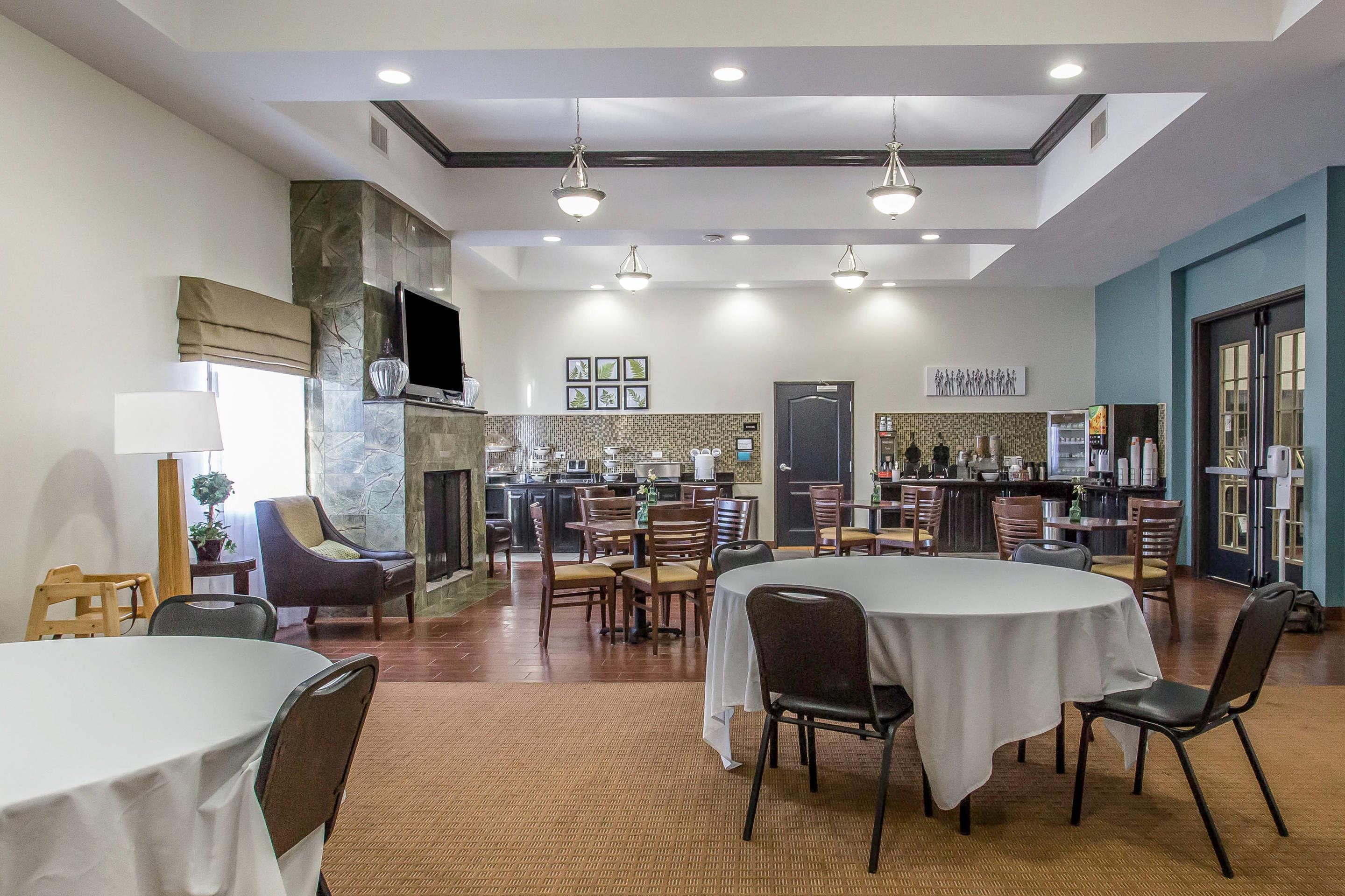 Breakfast area | Sleep Inn & Suites West Medical Center