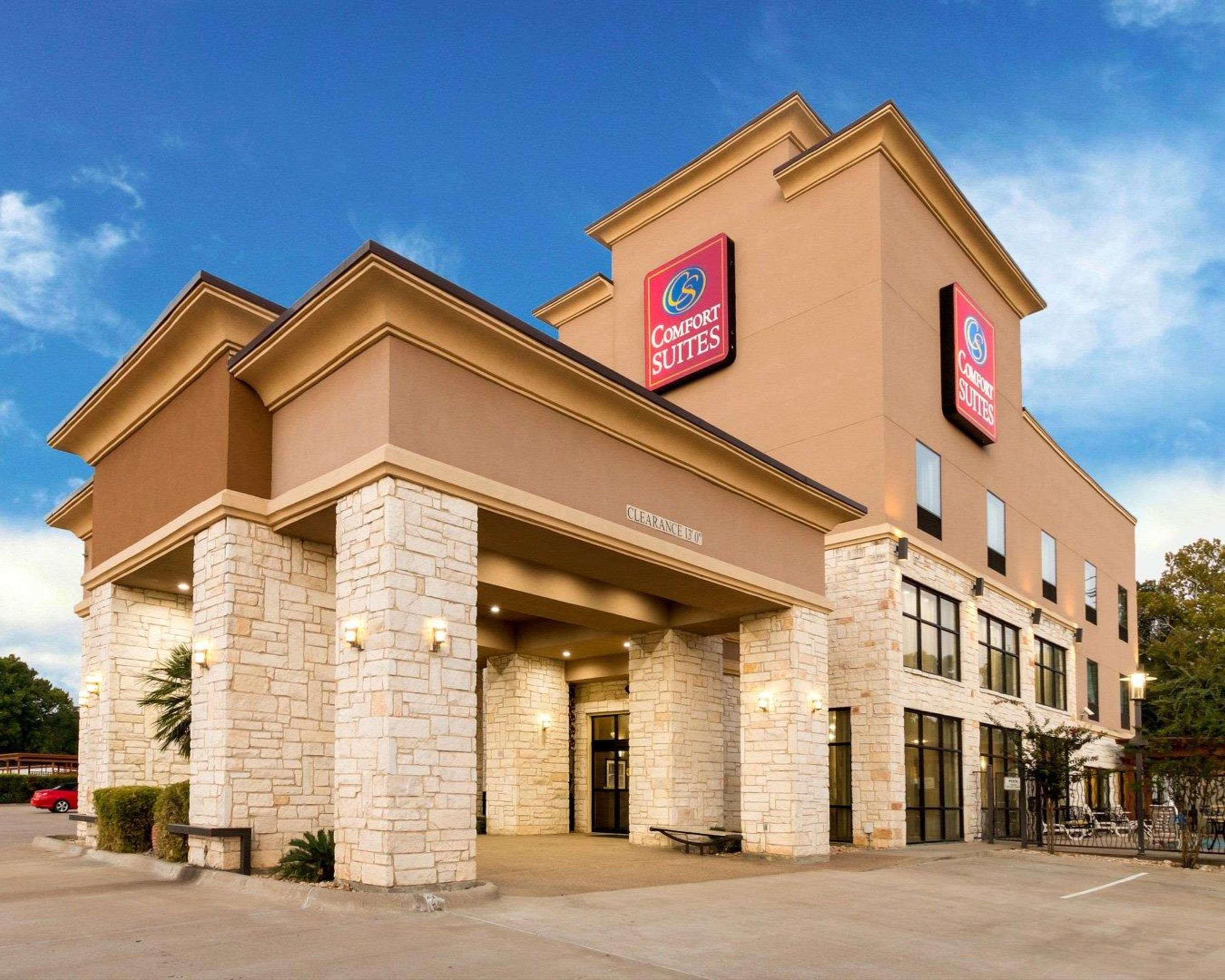 Hotel exterior | Comfort Suites Jewett