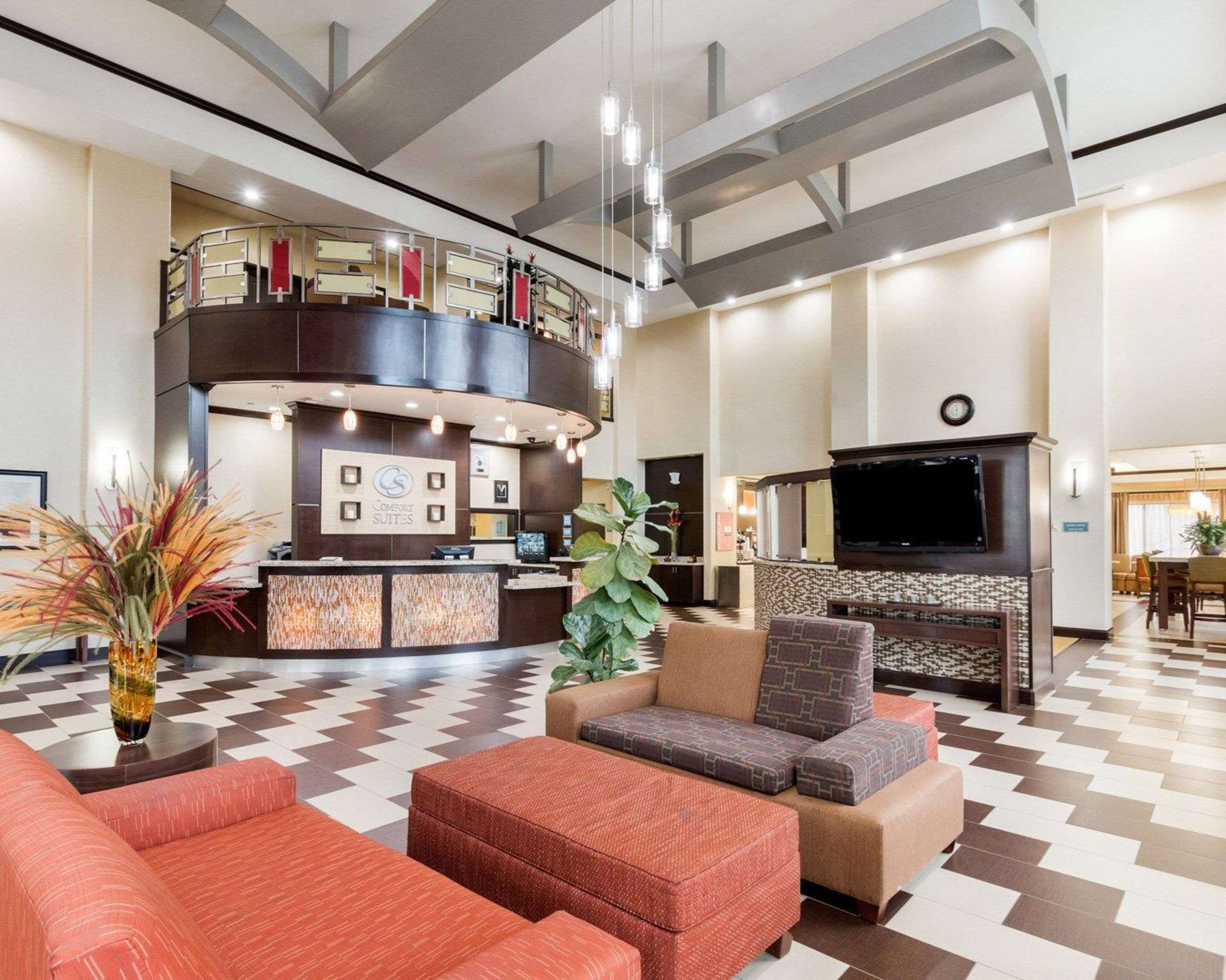 Hotel lobby | Comfort Suites Jewett