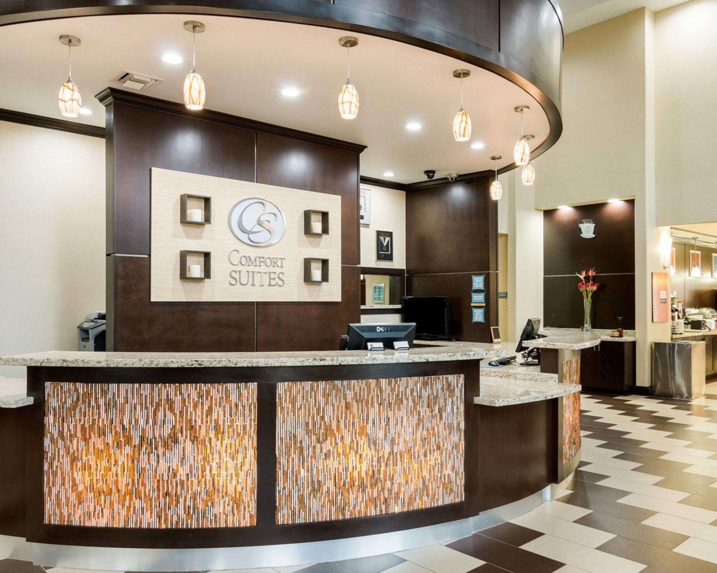 Front desk | Comfort Suites Jewett