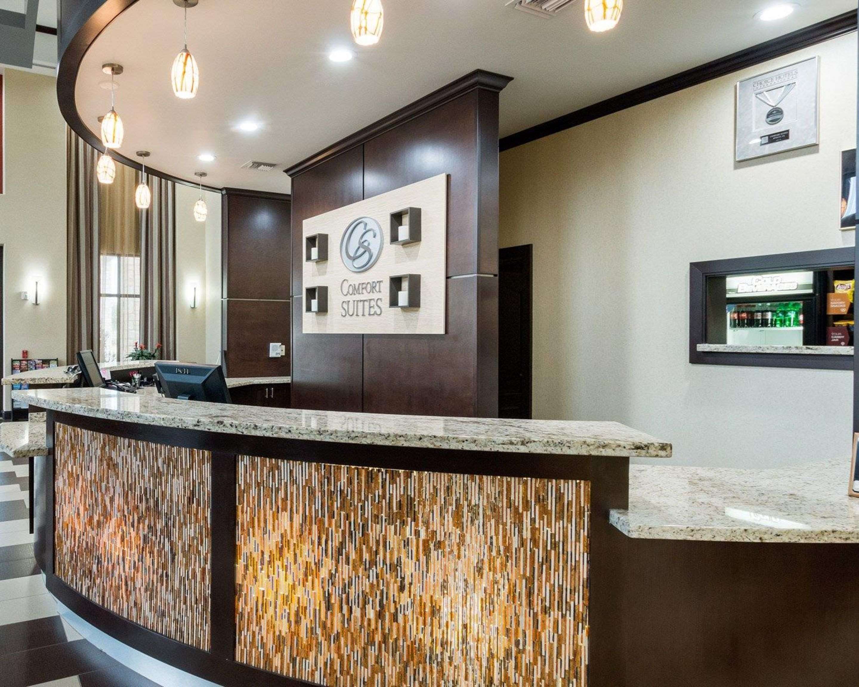 Front desk | Comfort Suites Jewett