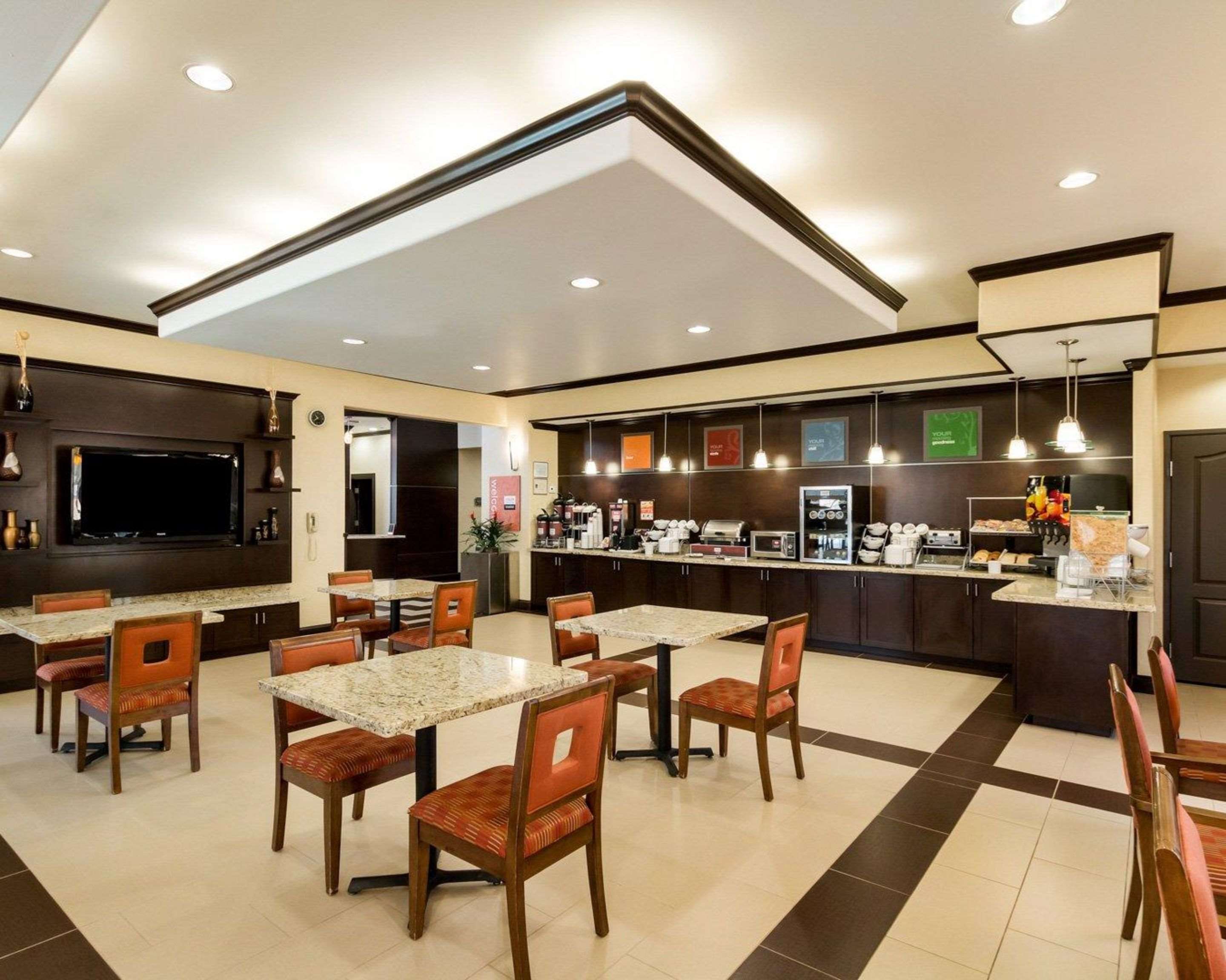 Breakfast area | Comfort Suites Jewett
