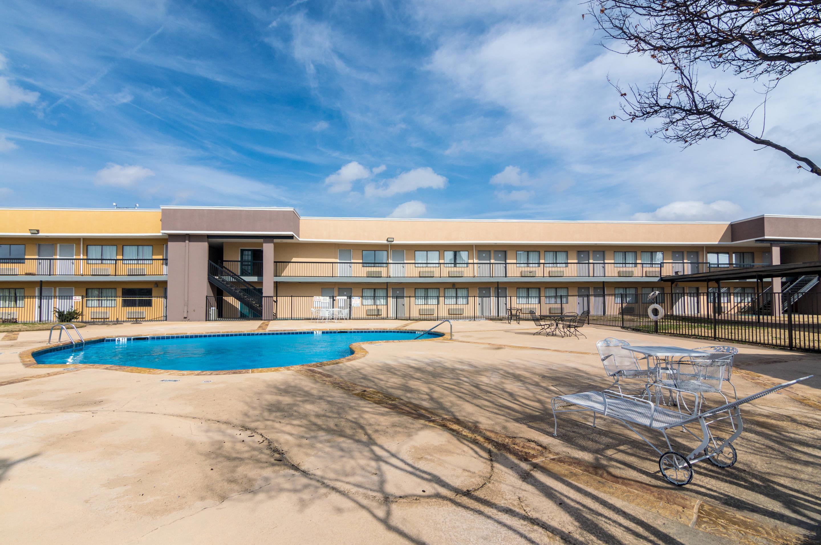 Outdoor pool | Rodeway Inn Arlington