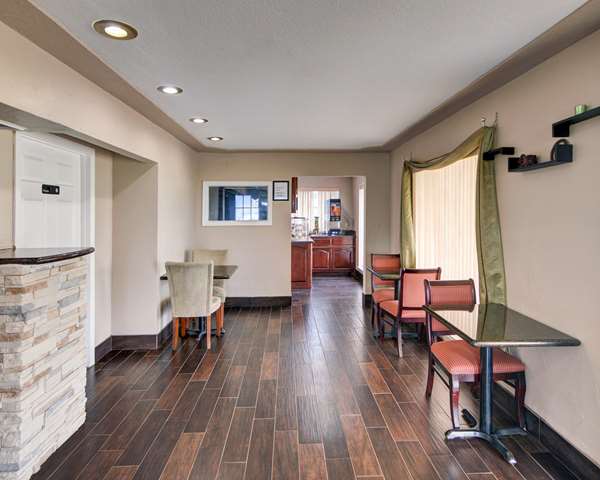  - Rodeway Inn Gainesville - I-35, Exit 498B