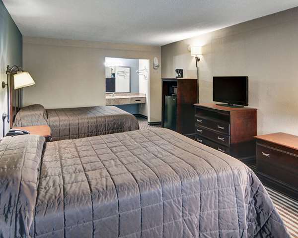 - Rodeway Inn Gainesville - I-35, Exit 498B