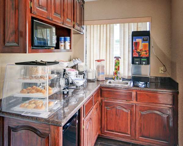 Amenities - Rodeway Inn Gainesville - I-35, Exit 498B