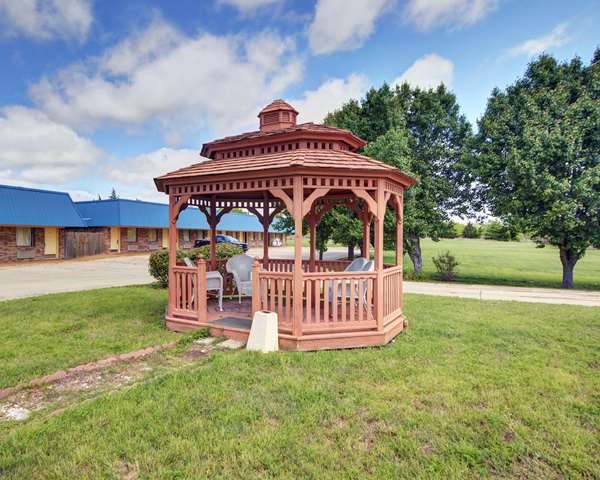  - Rodeway Inn Gainesville - I-35, Exit 498B