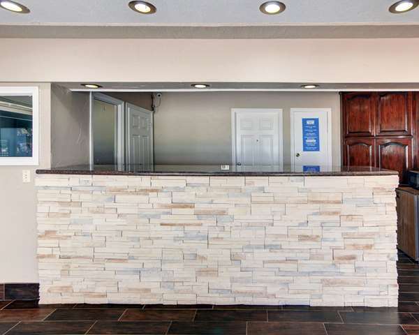  - Rodeway Inn Gainesville - I-35, Exit 498B