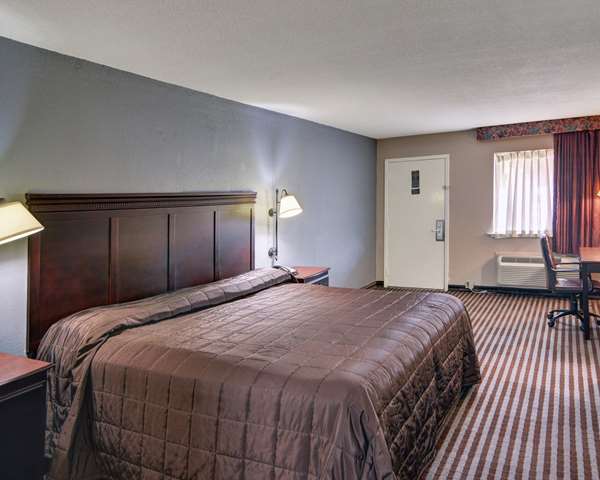  - Rodeway Inn Gainesville - I-35, Exit 498B
