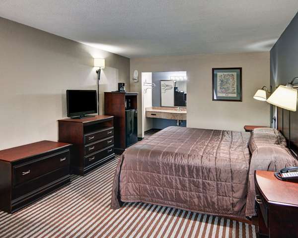  - Rodeway Inn Gainesville - I-35, Exit 498B