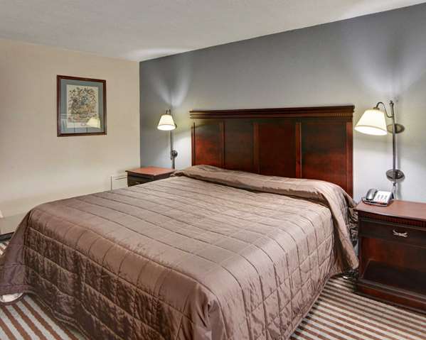  - Rodeway Inn Gainesville - I-35, Exit 498B